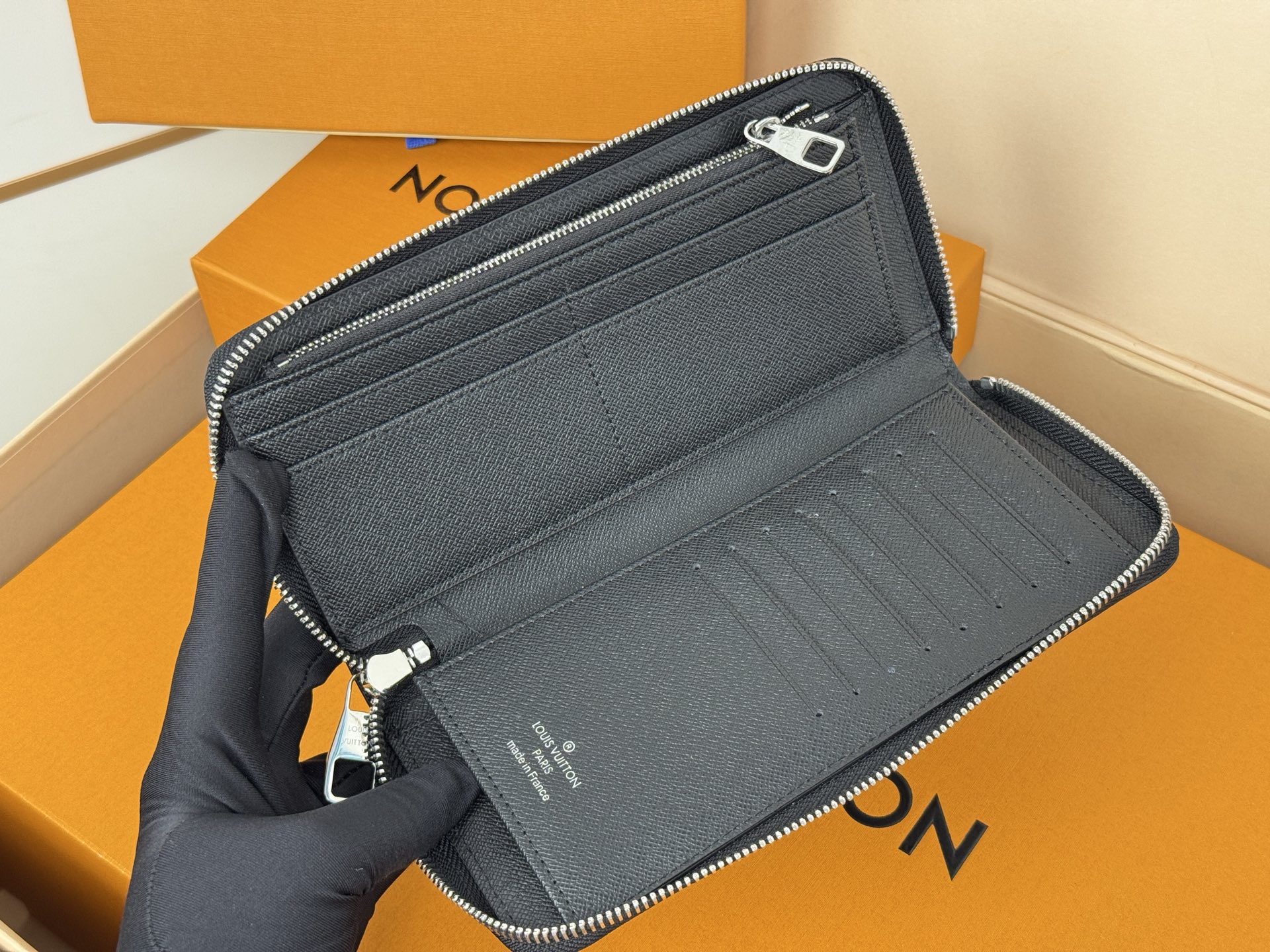 Louis Vuitton M30317Zippy Vertical
