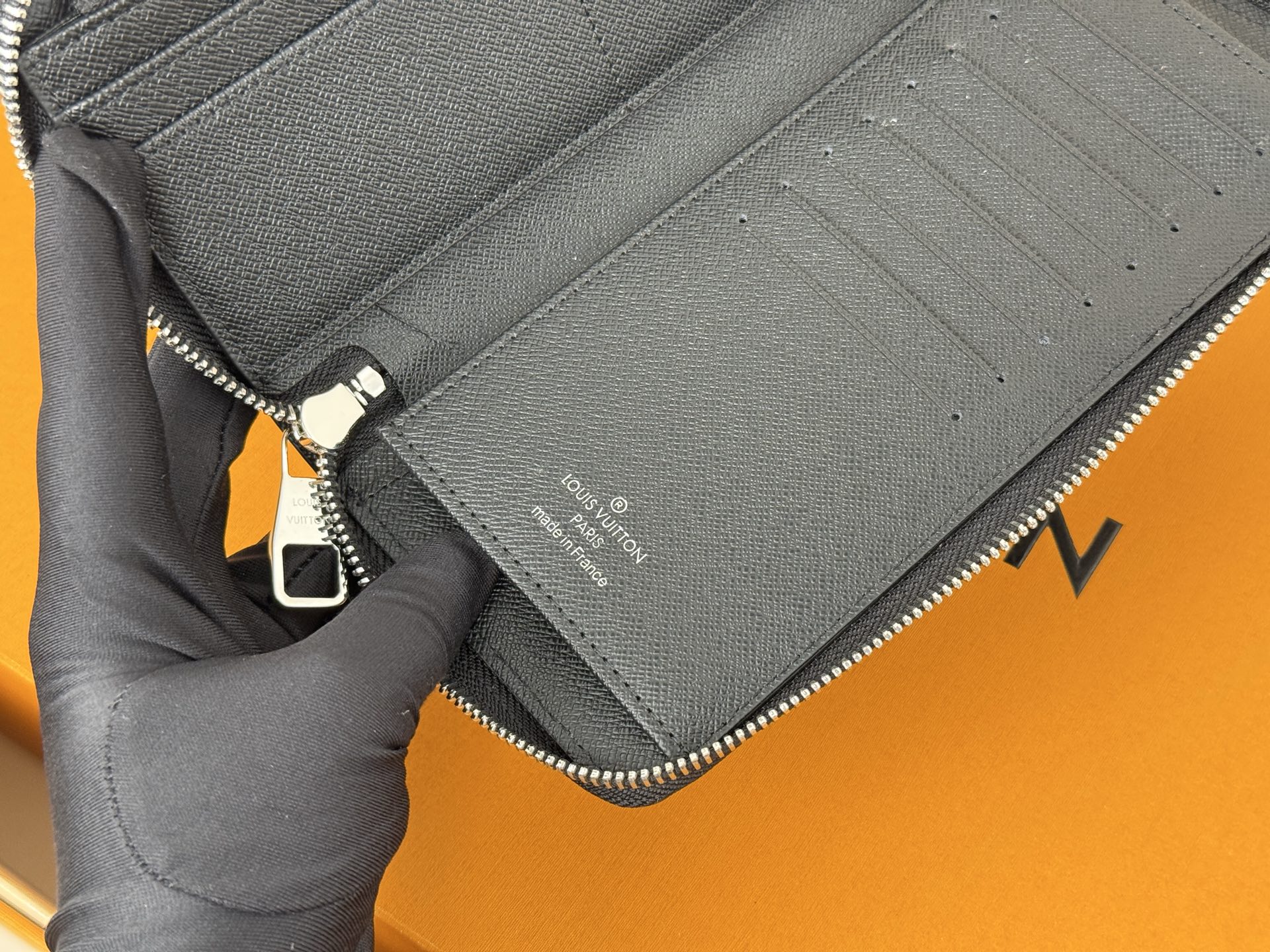 Louis Vuitton M30317Zippy Vertical