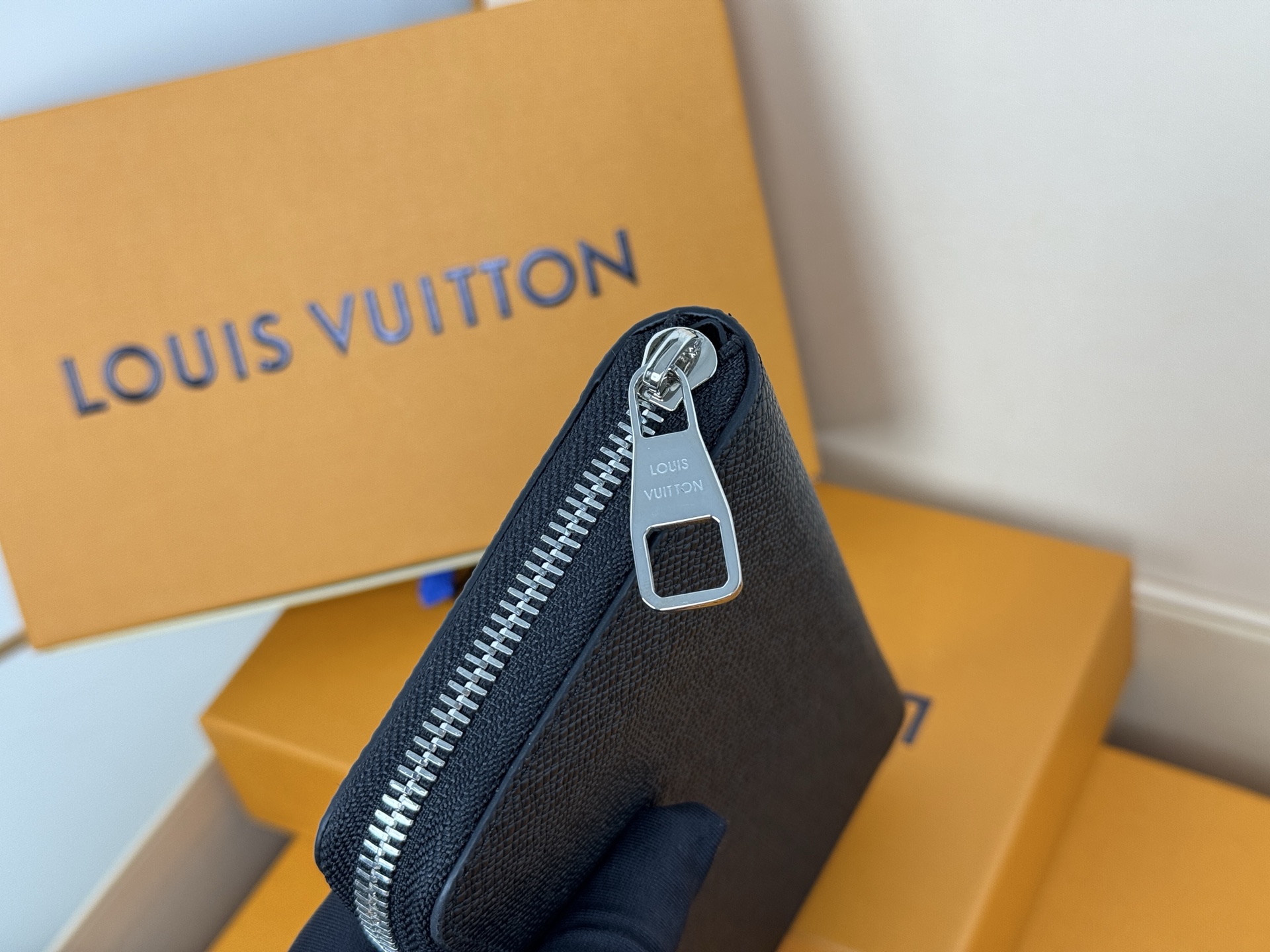 Louis Vuitton M30317Zippy Vertical