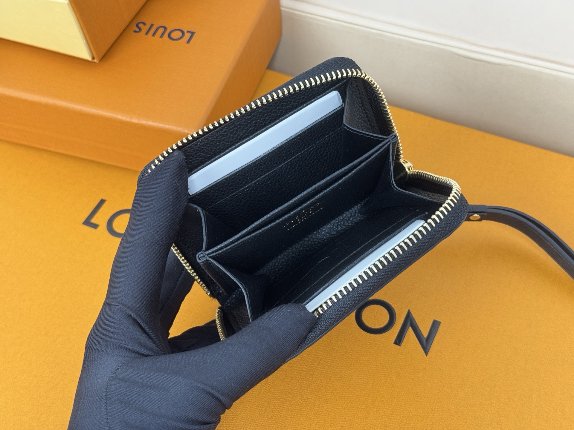 Louis Vuitton M60574黑色独家 这款造型