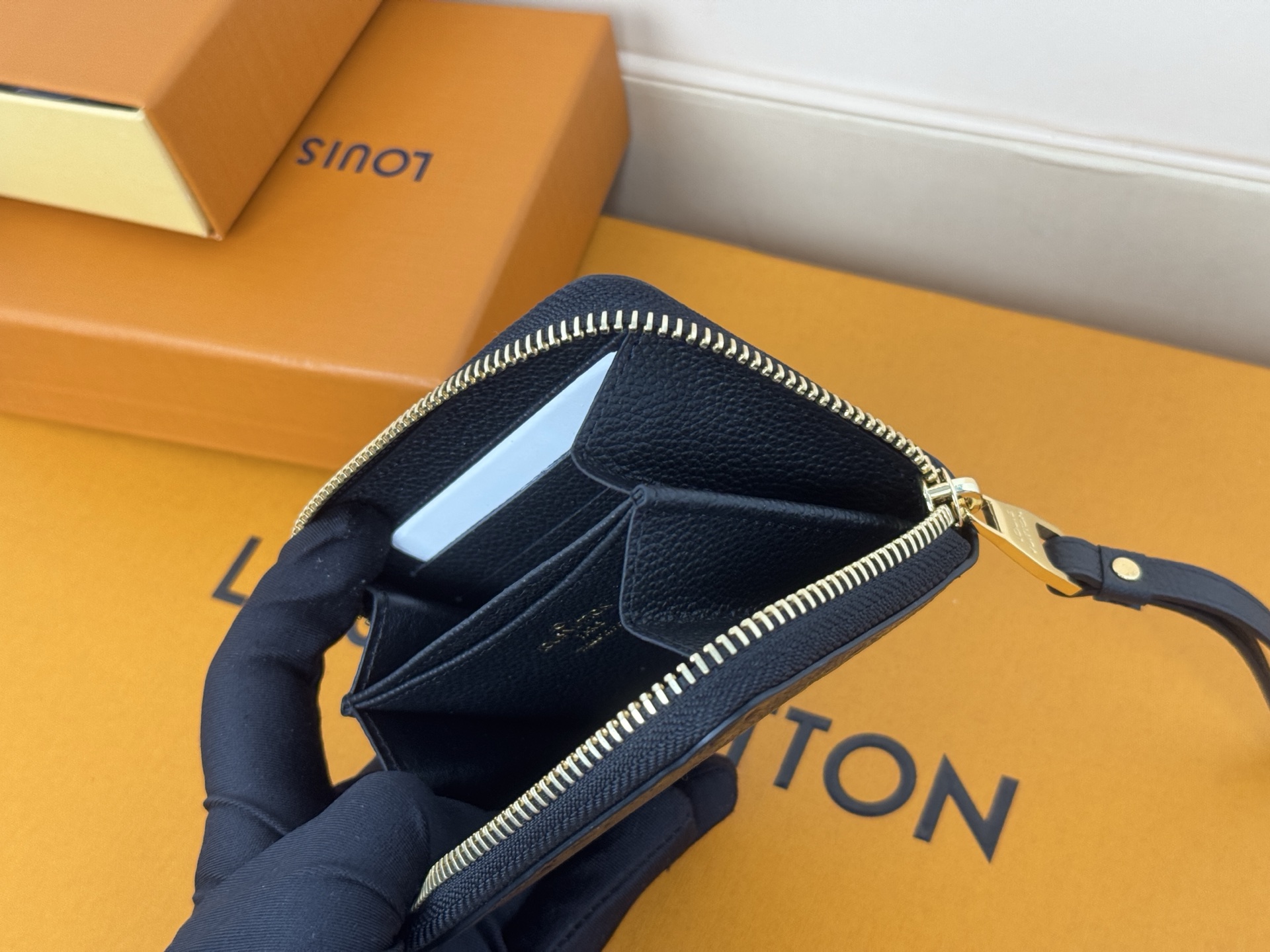 Louis Vuitton M60574黑色独家 这款造型