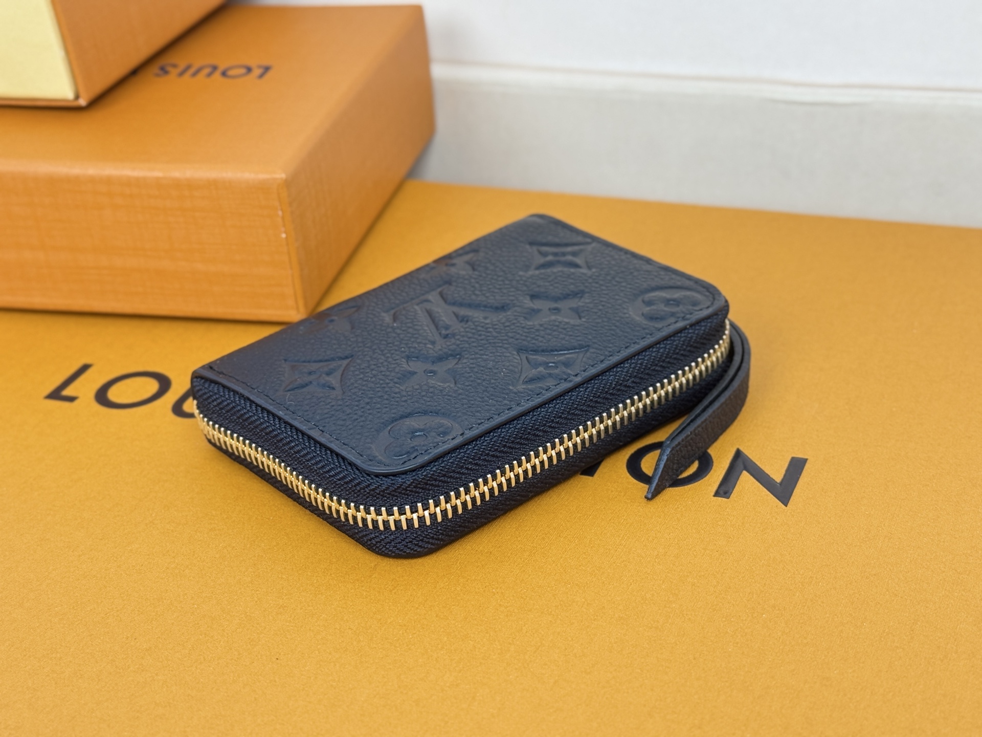 Louis Vuitton M60574黑色独家 这款造型