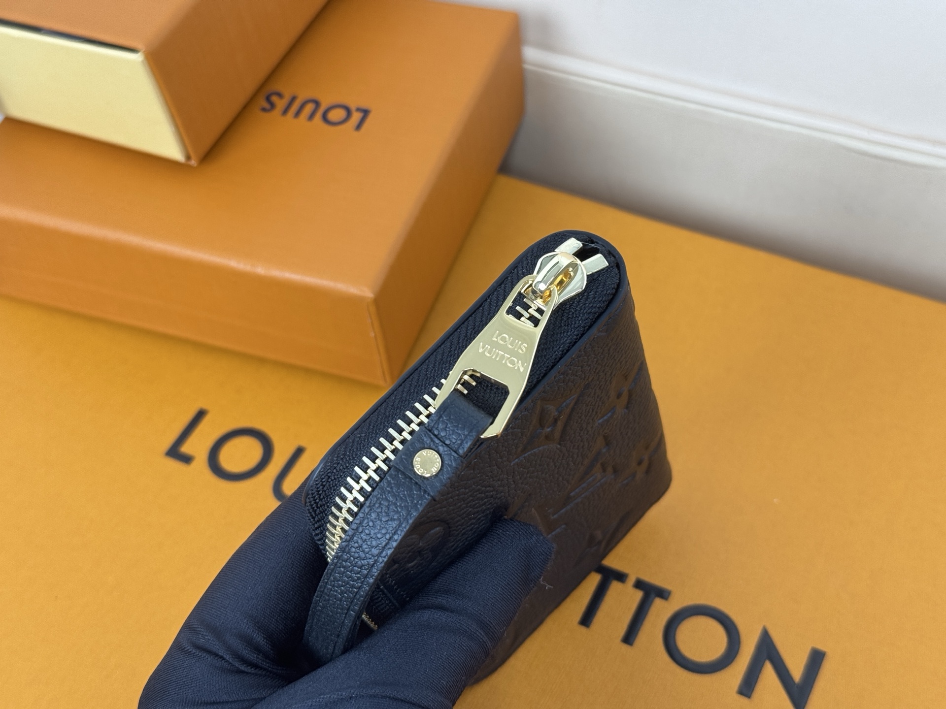 Louis Vuitton M60574黑色独家 这款造型