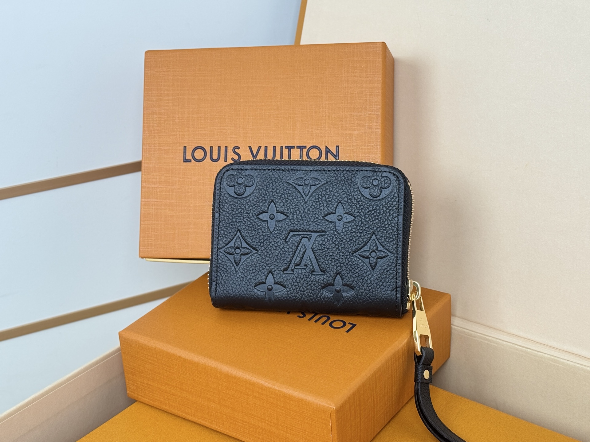 Louis Vuitton M60574黑色独家 这款造型