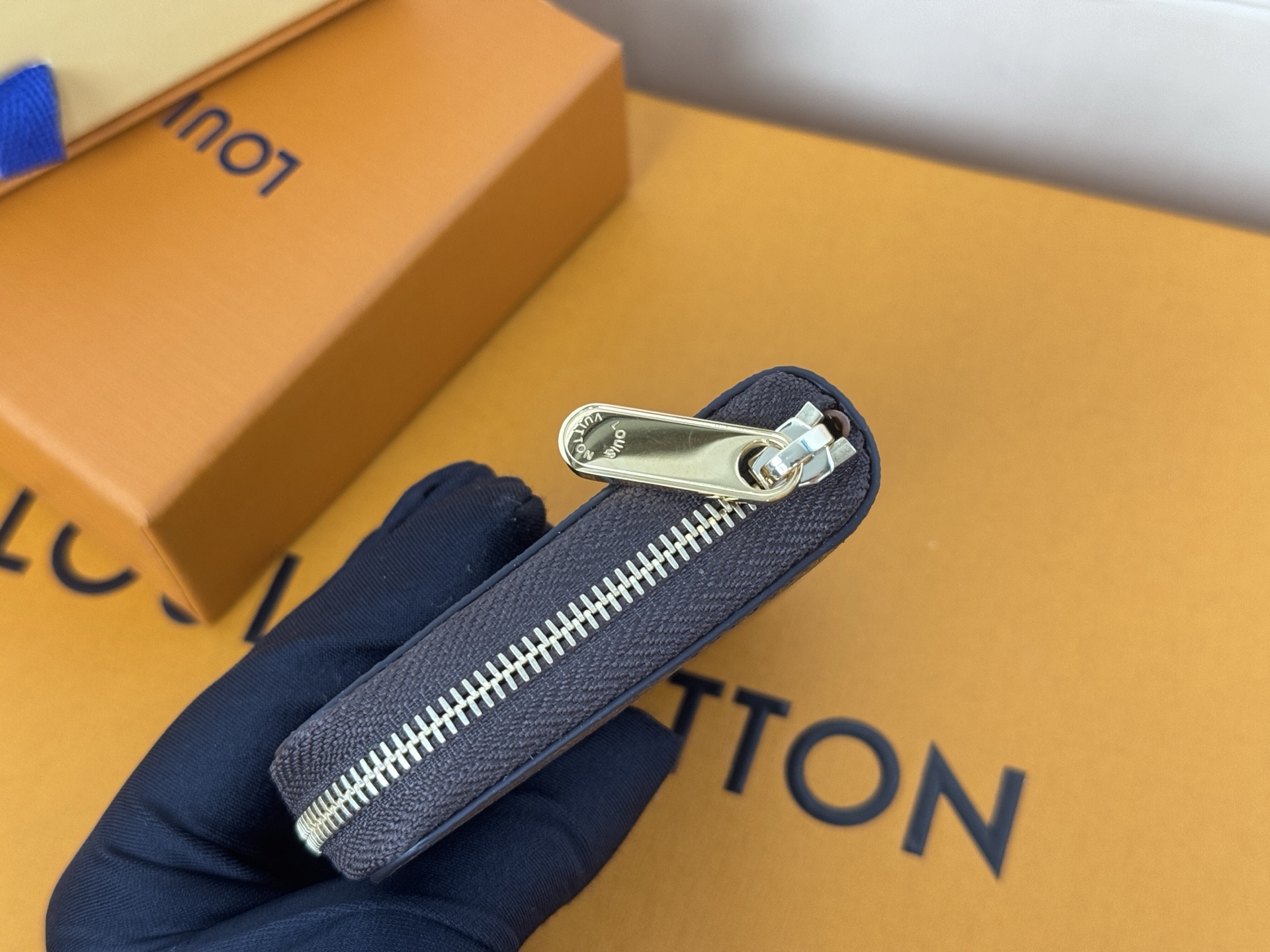 Louis Vuitton M60067 老花独家 这款造型