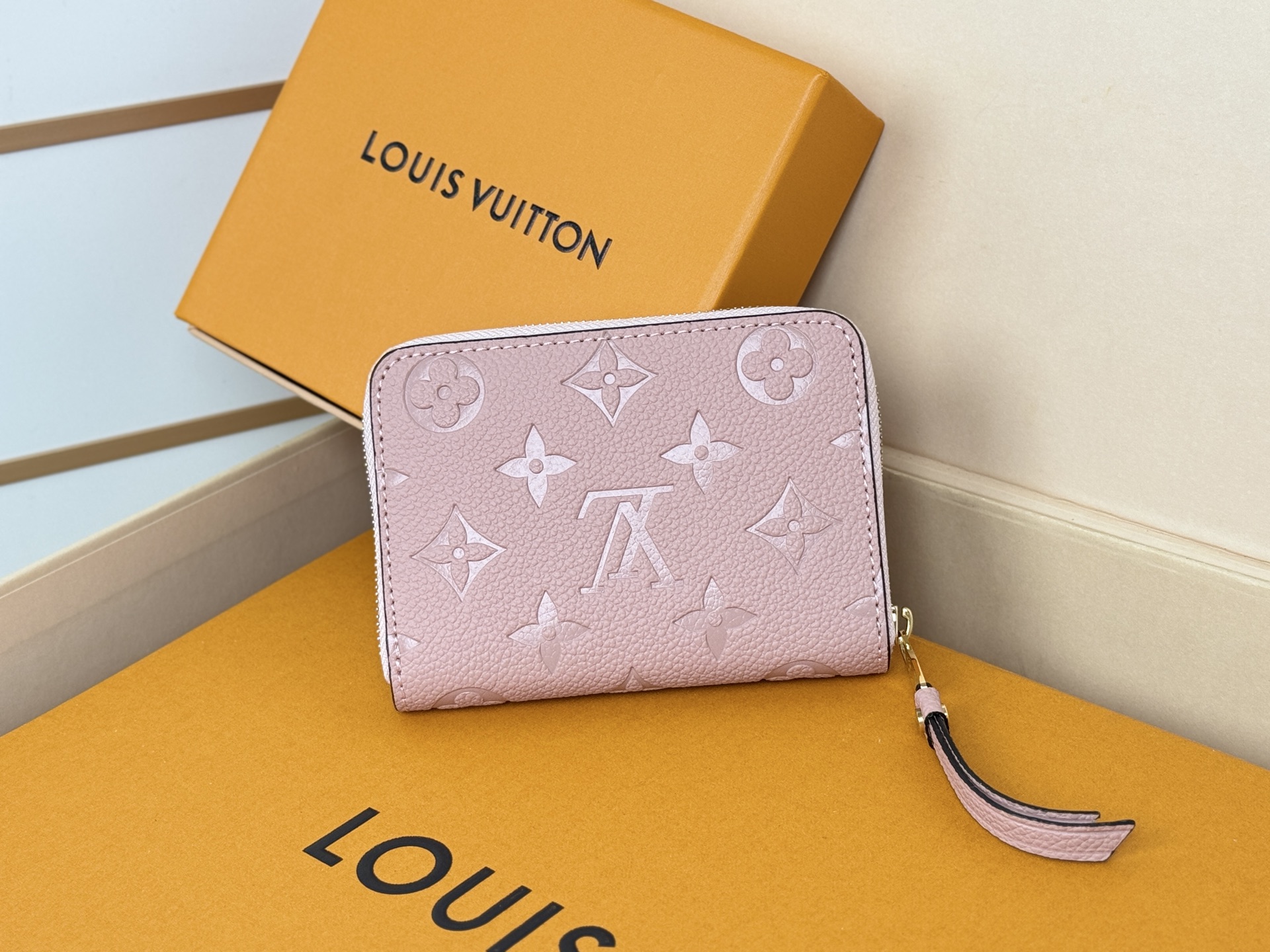 Louis Vuitton M60574粉色-独家 这款造型