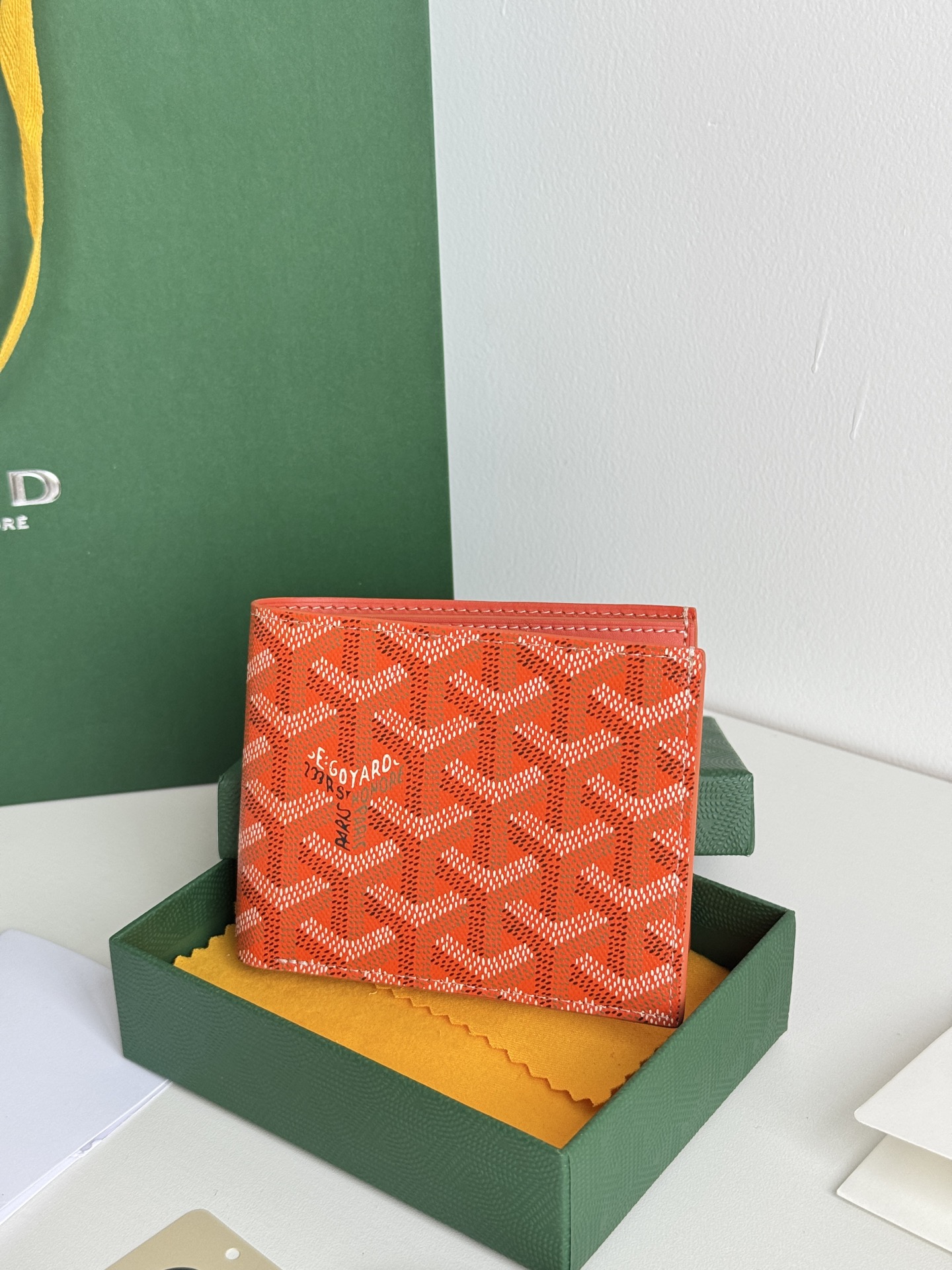 戈雅钱包短款 - 8格カード収納可能なコンパクト財布