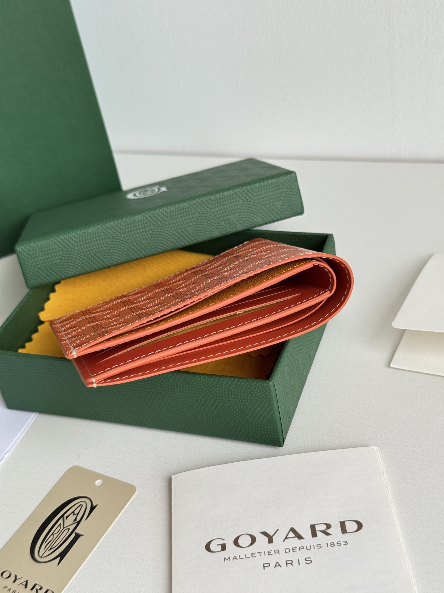 戈雅钱包短款 - 8格カード収納可能なコンパクト財布