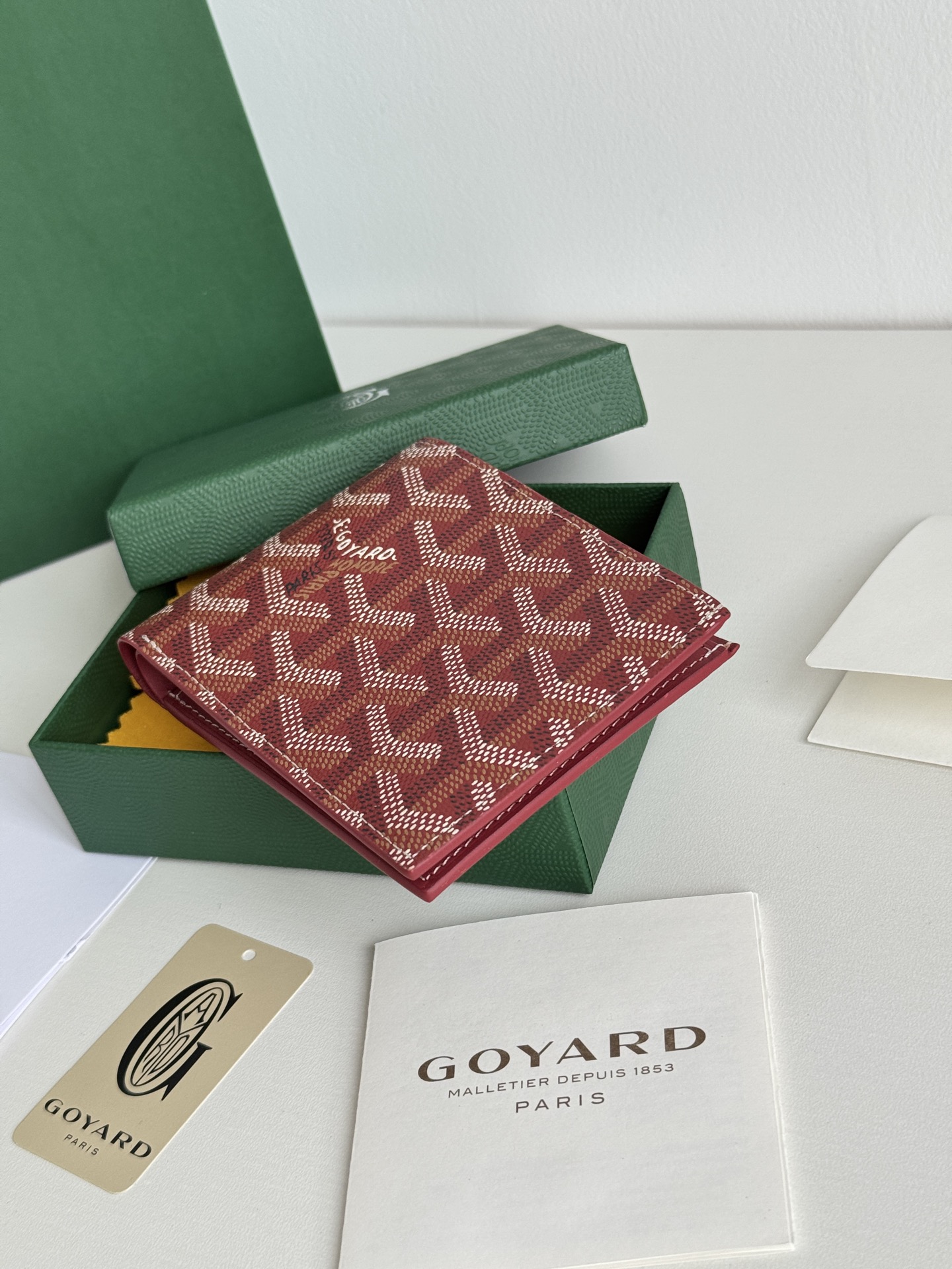 戈雅財布短款 - クラシックで実用的な8格カード収納