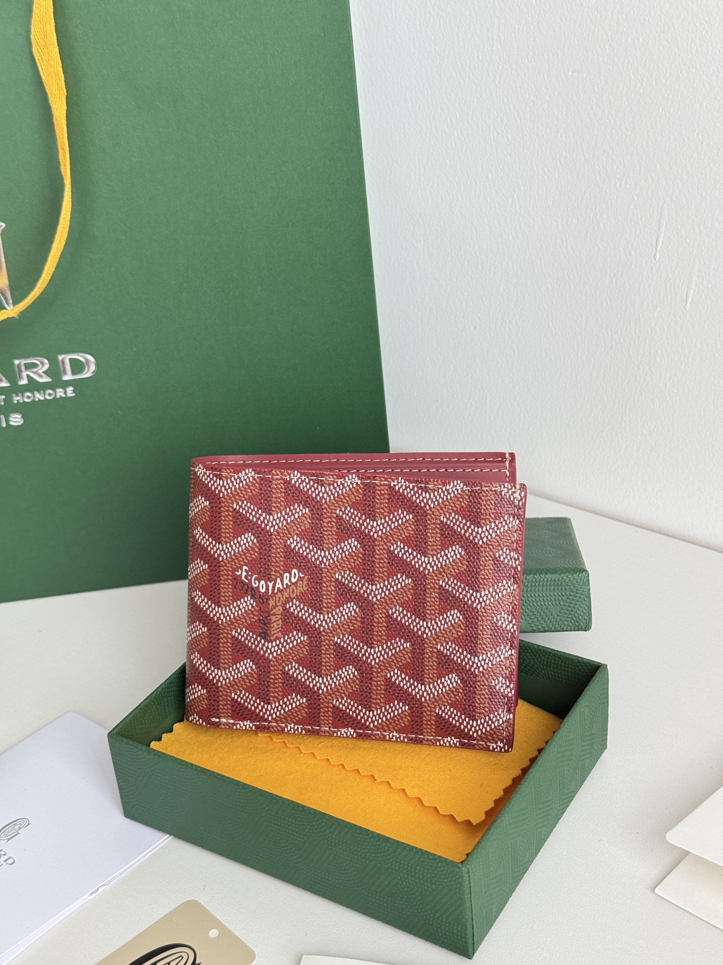 戈雅財布短款 - クラシックで実用的な8格カード収納