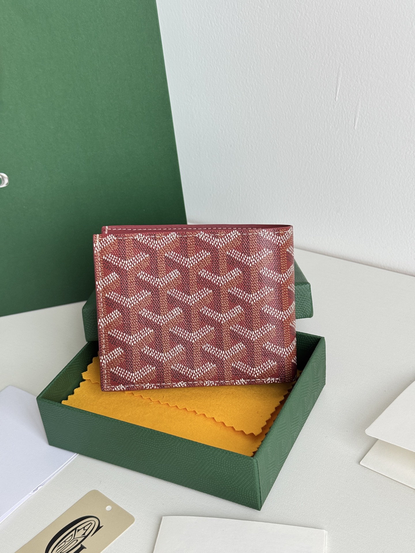 戈雅財布短款 - クラシックで実用的な8格カード収納