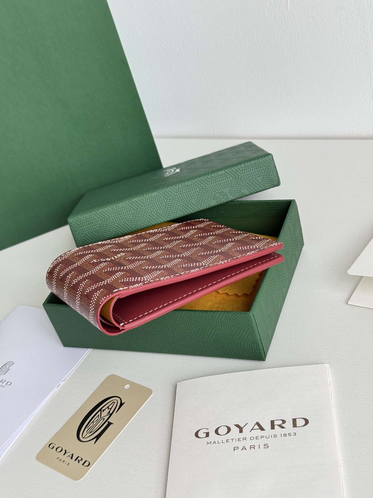 戈雅財布短款 - クラシックで実用的な8格カード収納