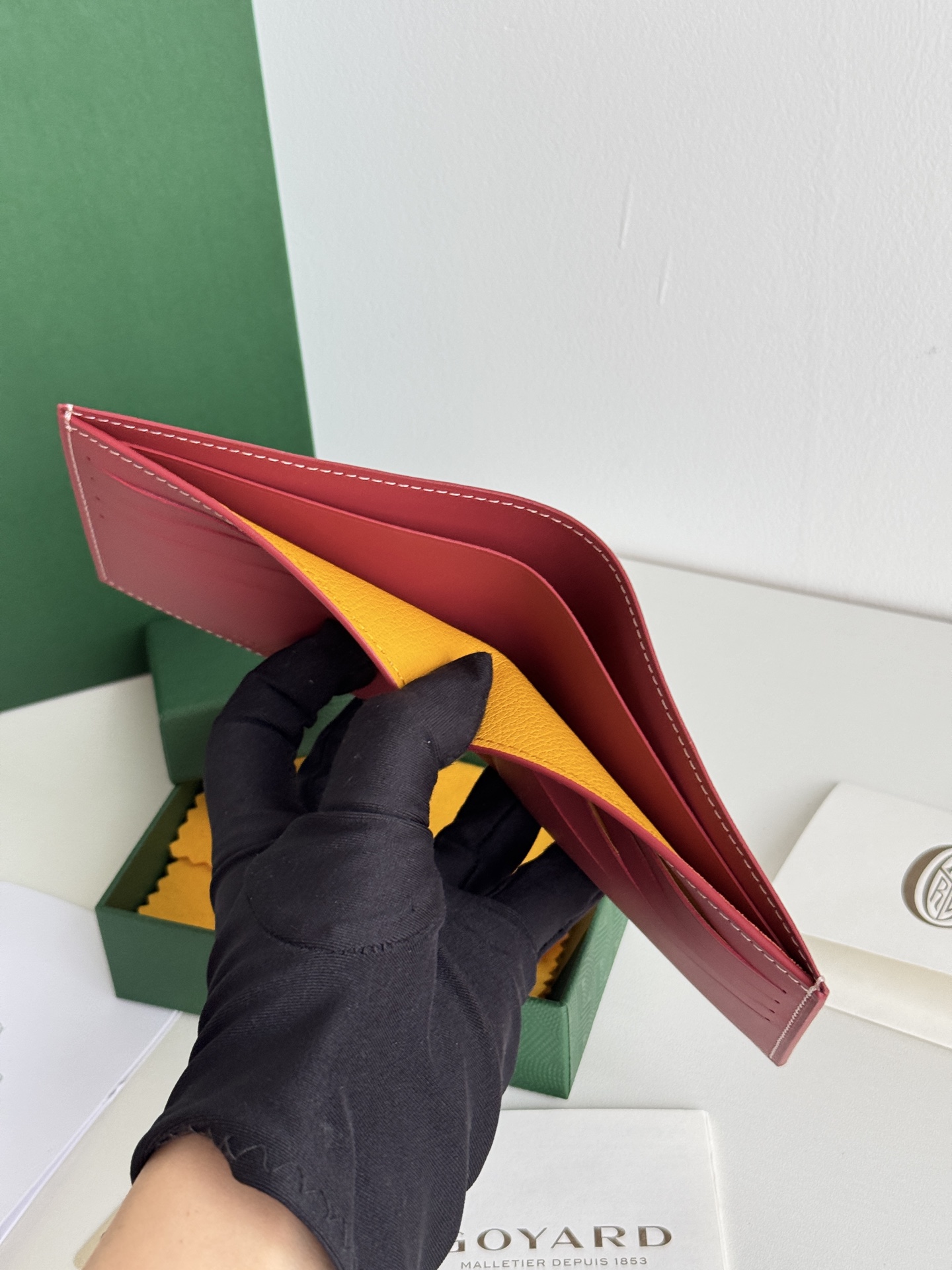 戈雅財布短款 - クラシックで実用的な8格カード収納