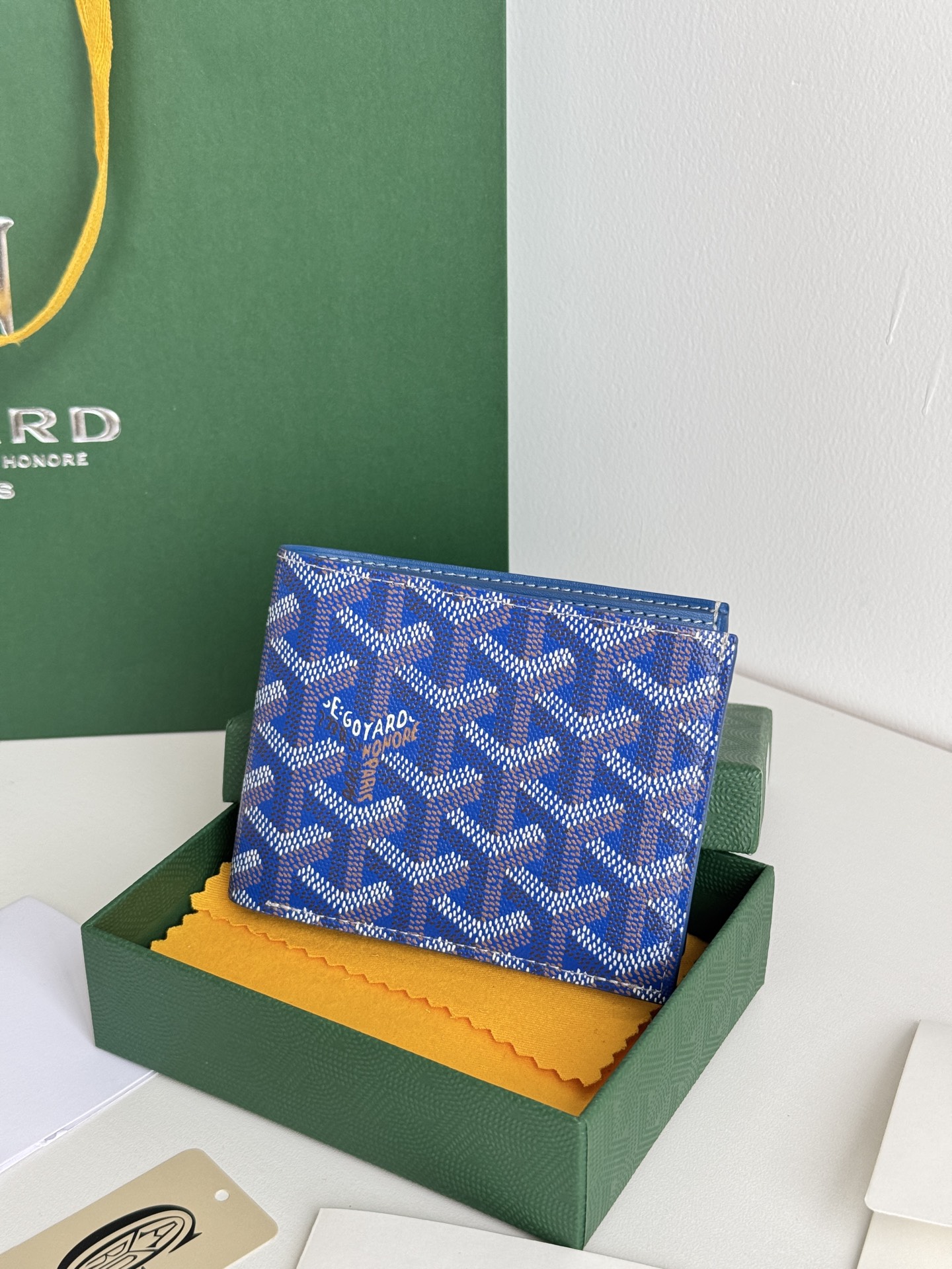 戈雅財布短款 - シンプルで洗練された8カード収納