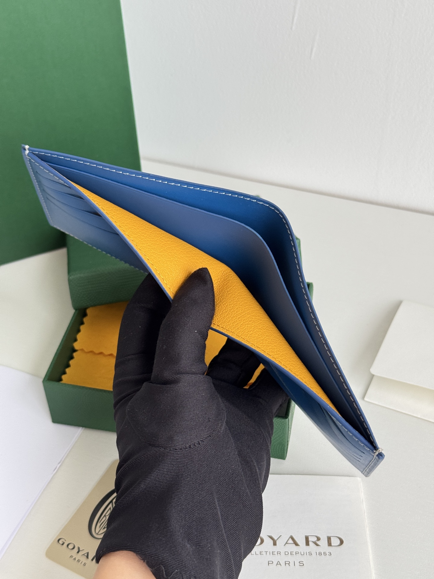 戈雅財布短款 - シンプルで洗練された8カード収納