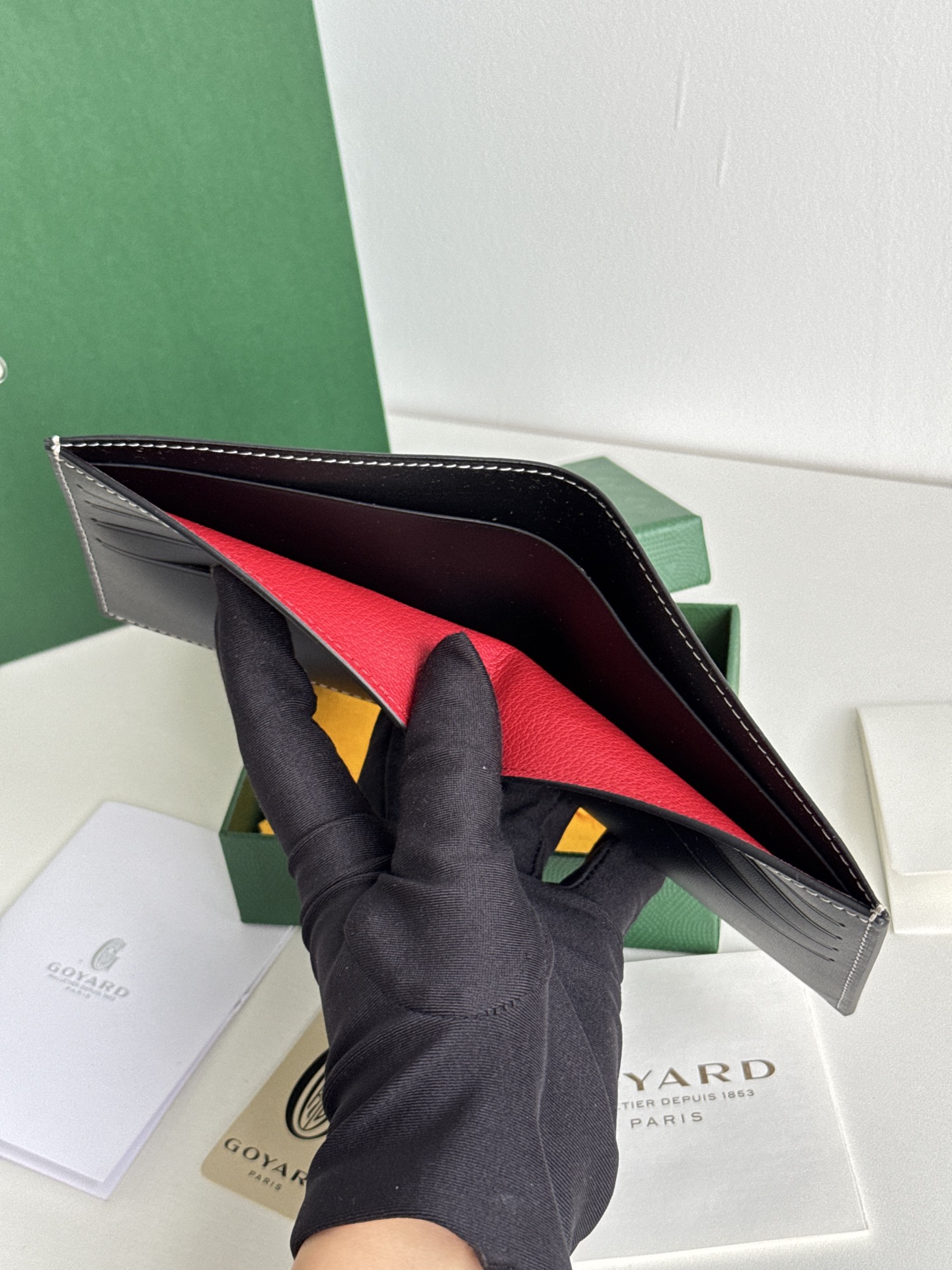 戈雅財布短款 - 8カード収納のスタイリッシュな財布