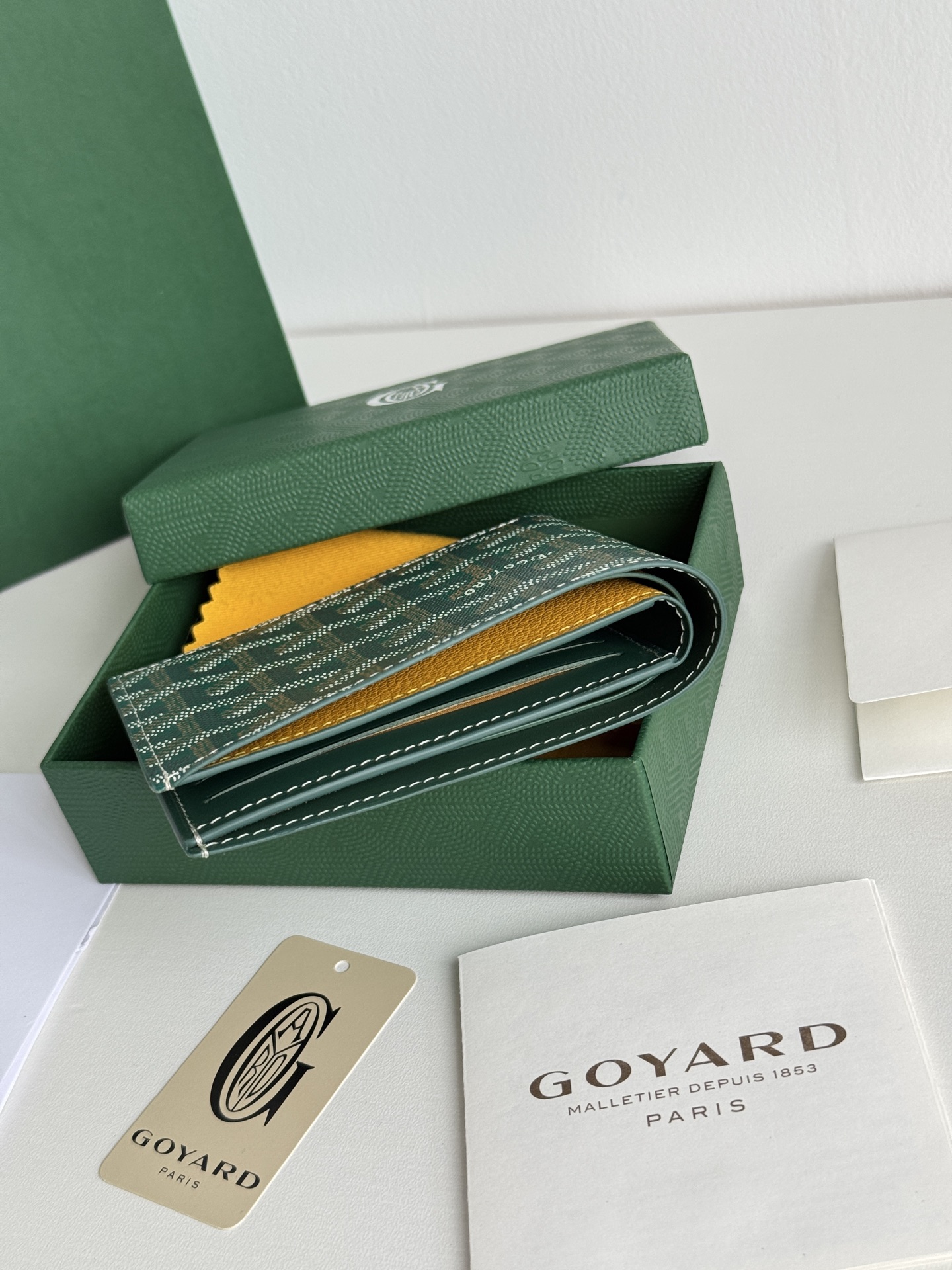 戈雅財布短款 - スタイリッシュな8格カードホルダー