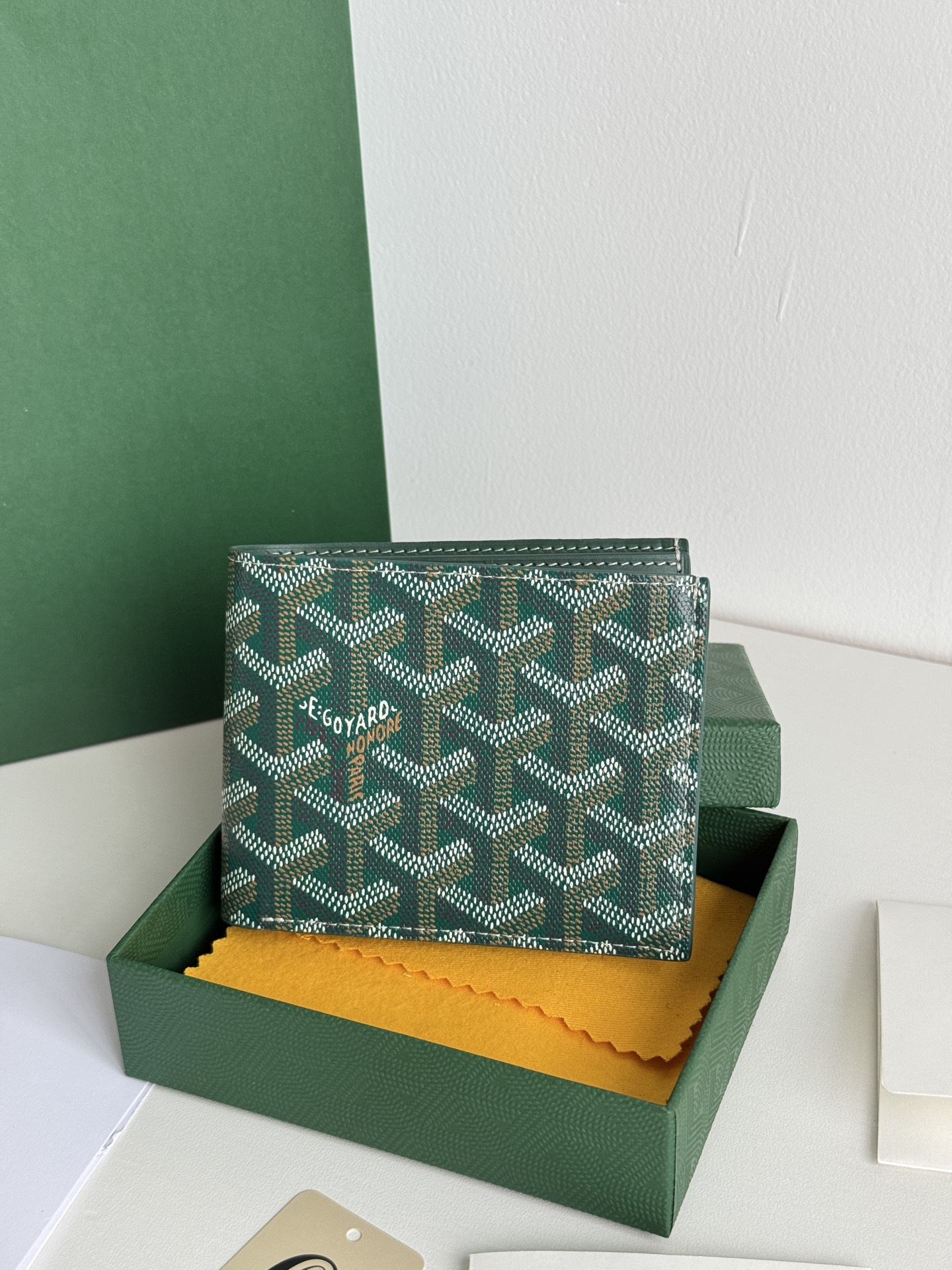 戈雅財布短款 - スタイリッシュな8格カードホルダー