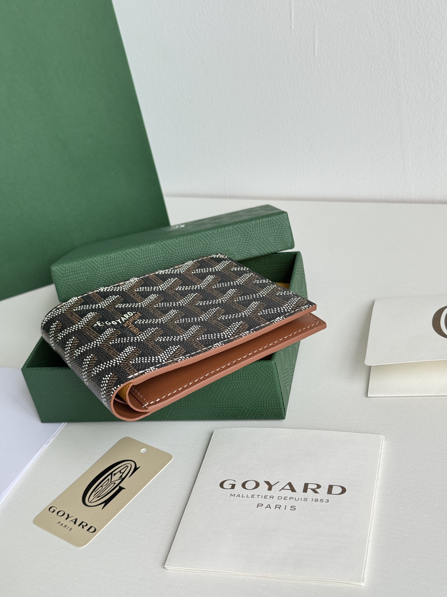 戈雅 財布 短款 8格カードポケット付き