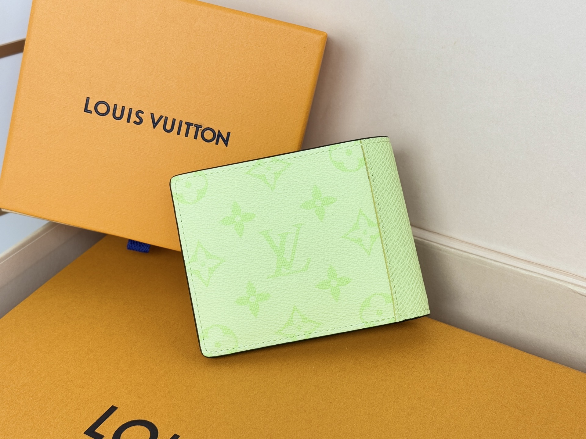 Louis Vuitton M14111短夹 颜色如图