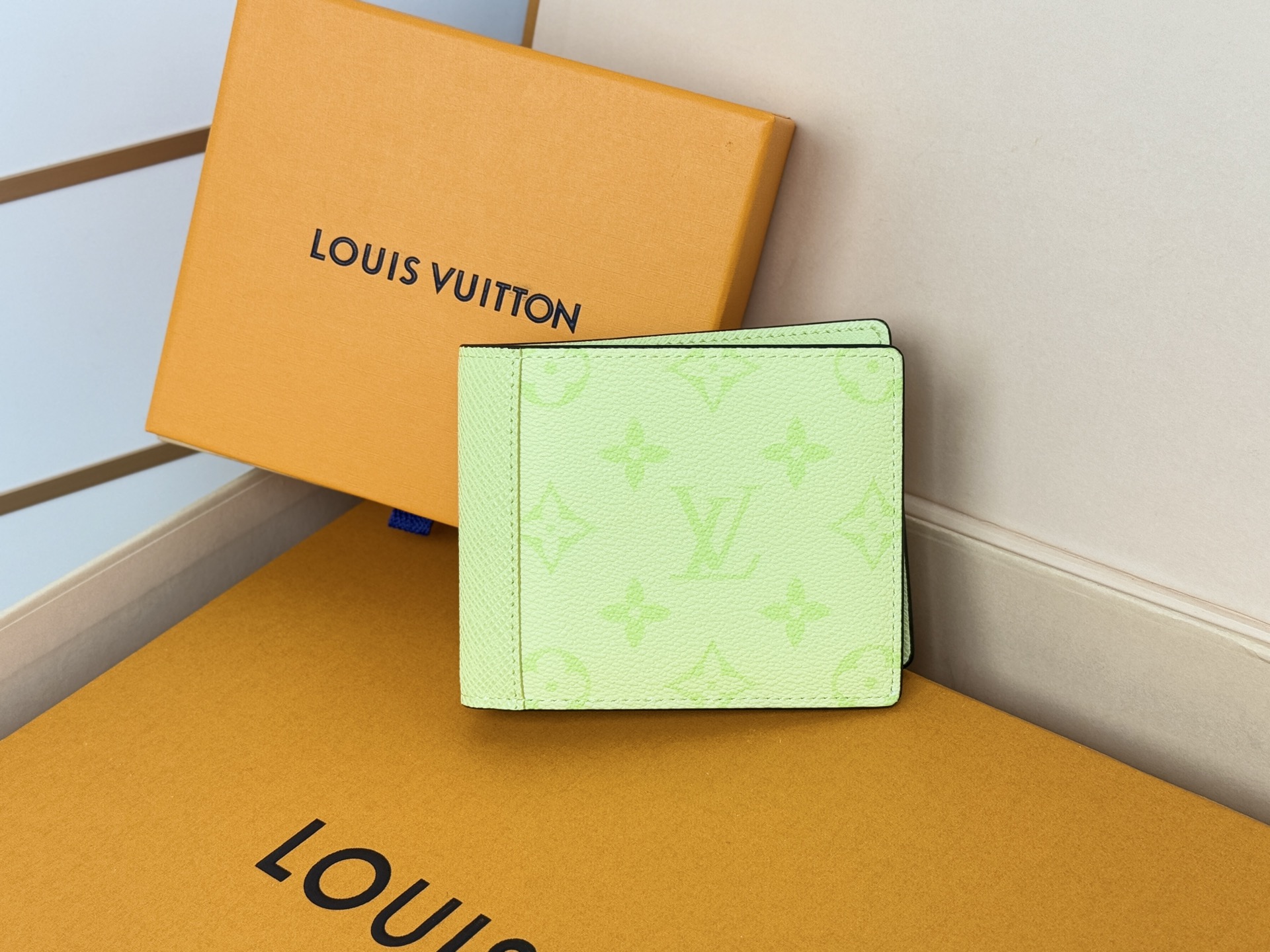 Louis Vuitton M14111短夹 颜色如图