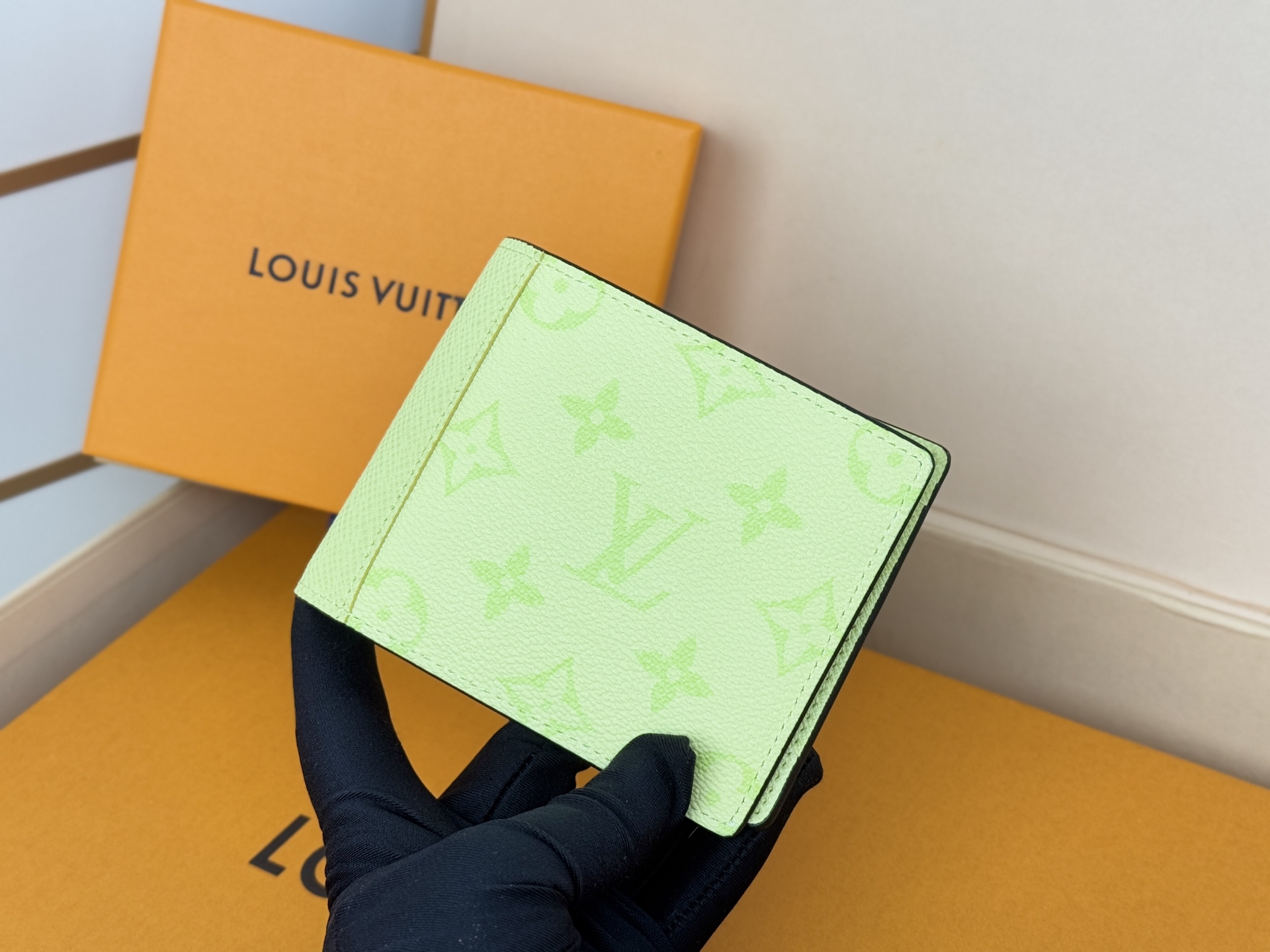 Louis Vuitton M14111短夹 颜色如图