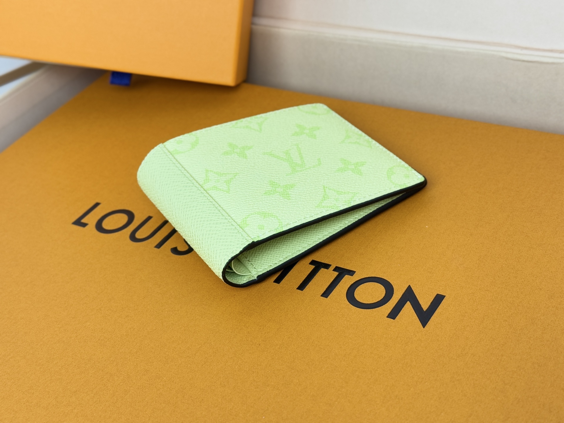 Louis Vuitton M14111短夹 颜色如图