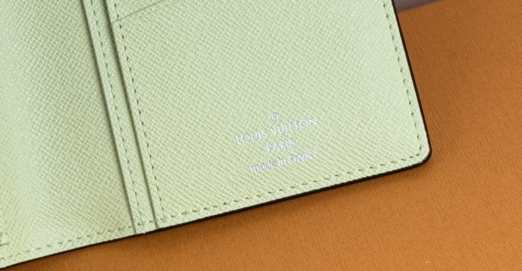 Louis Vuitton M14131 西装夹 颜色如图拼接 Taïga 皮革与 Monogram Eclipse 帆布