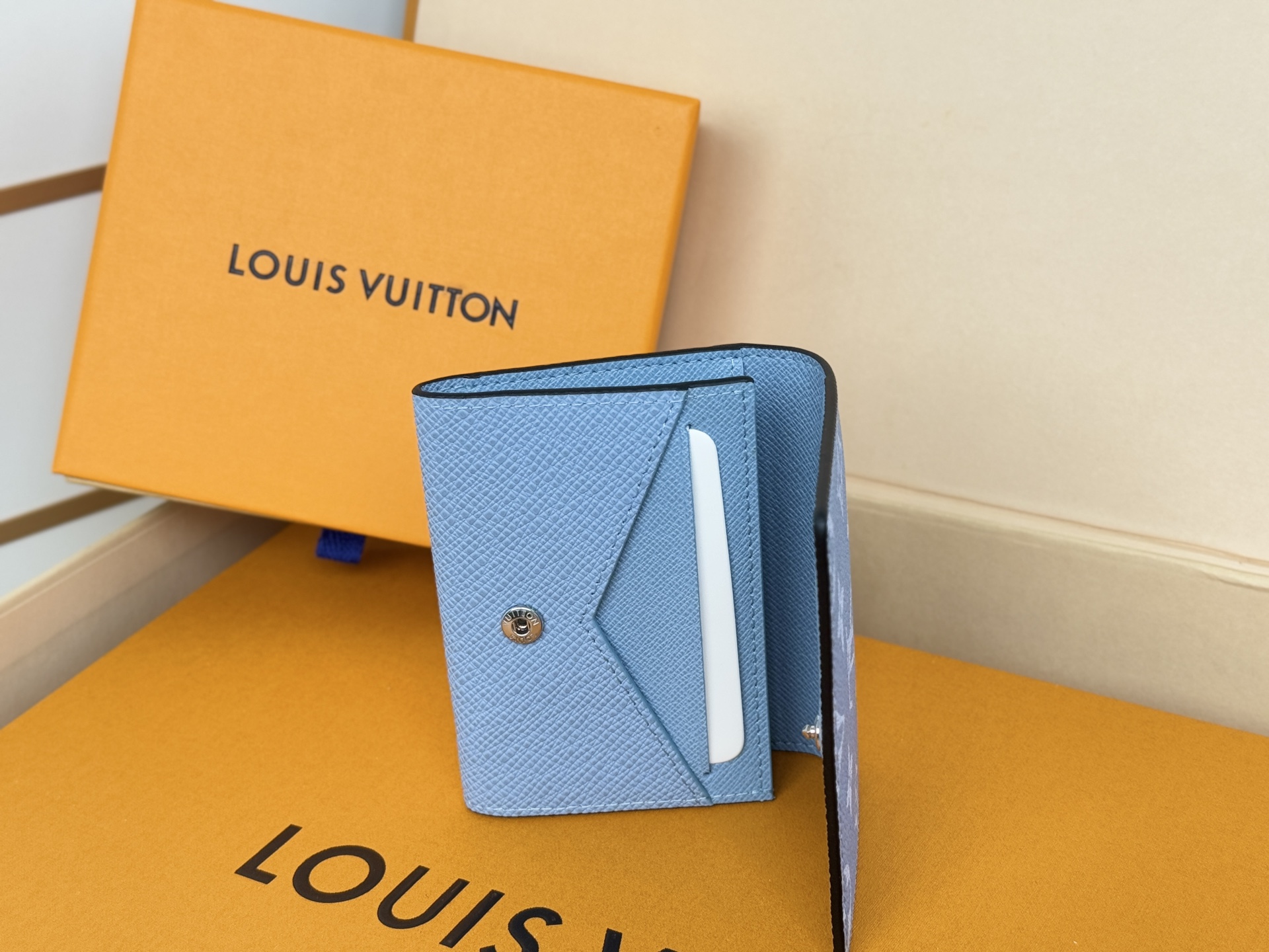 Louis Vuitton M14118 颜色如图