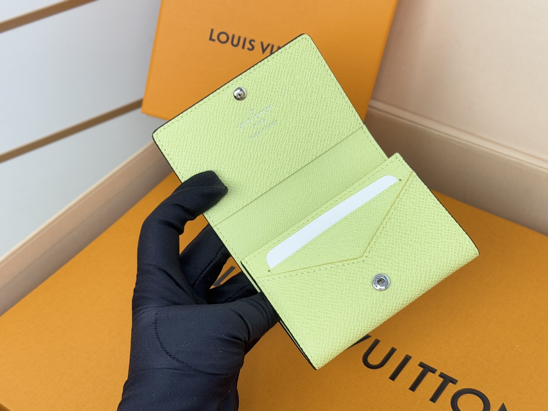 Louis Vuitton M14118 颜色如图
