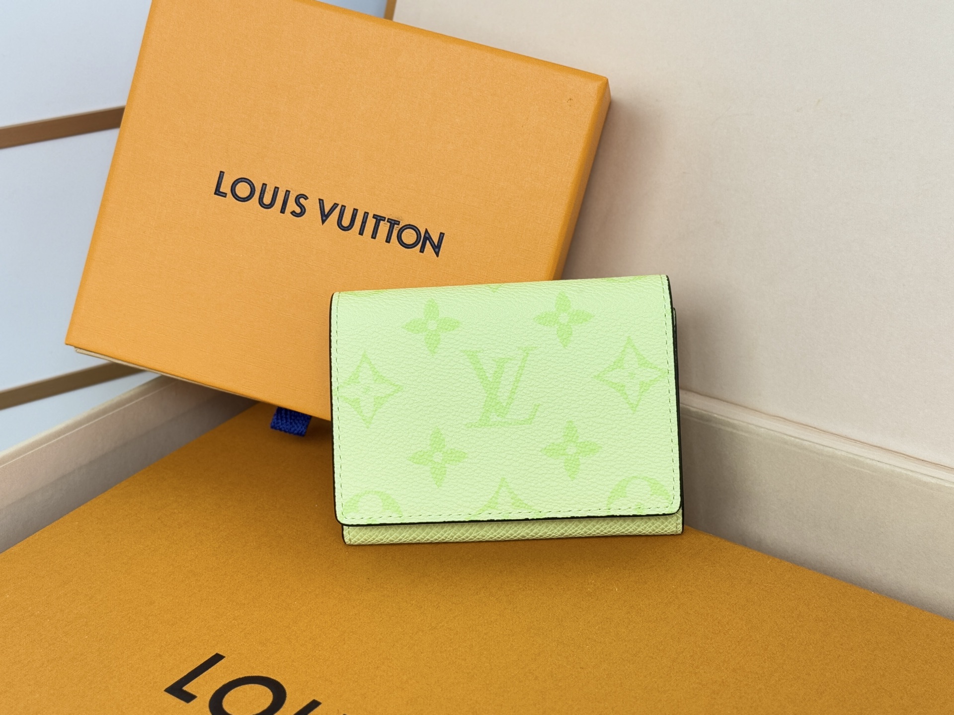 Louis Vuitton M14118 颜色如图