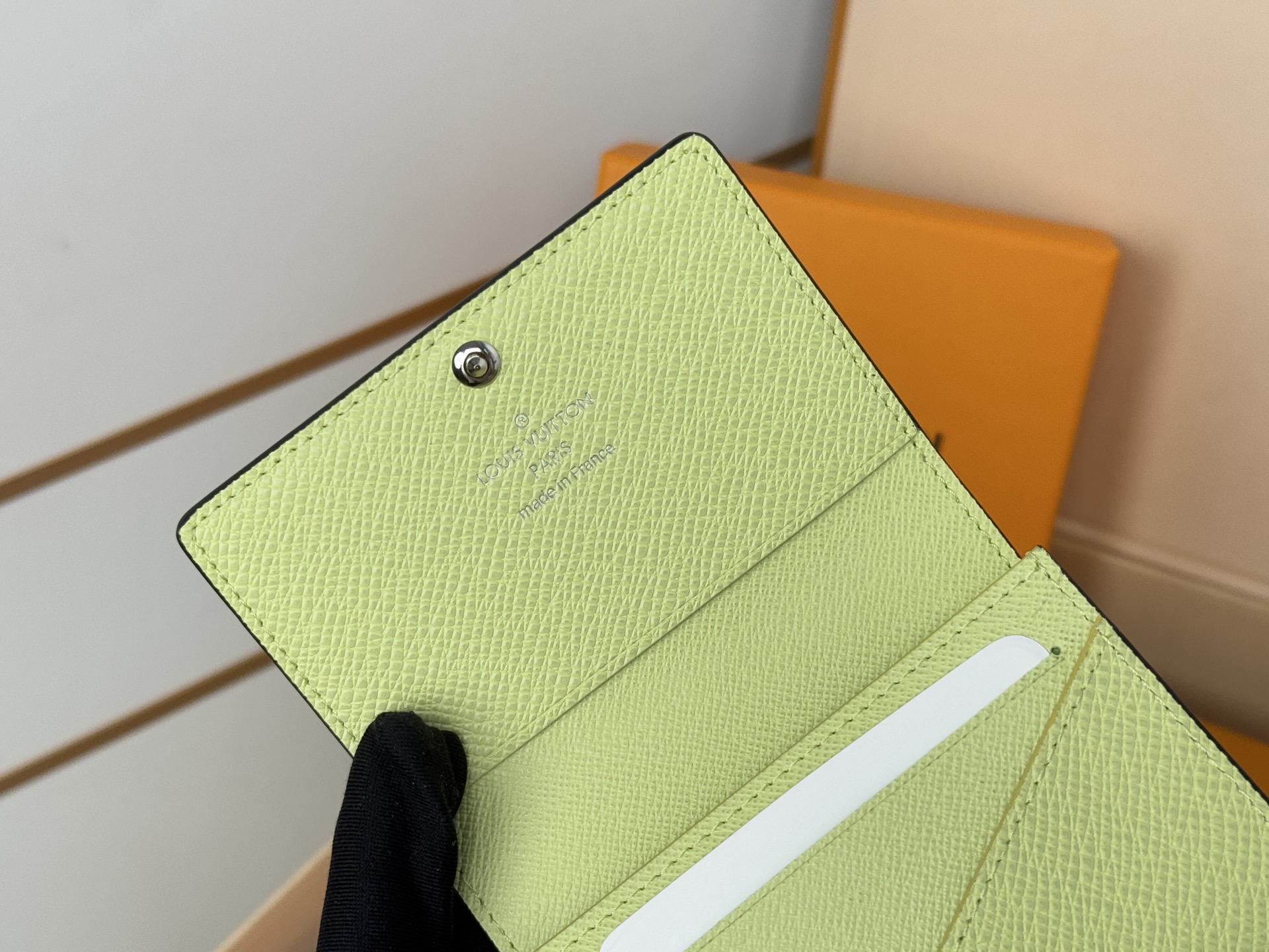Louis Vuitton M14118 颜色如图