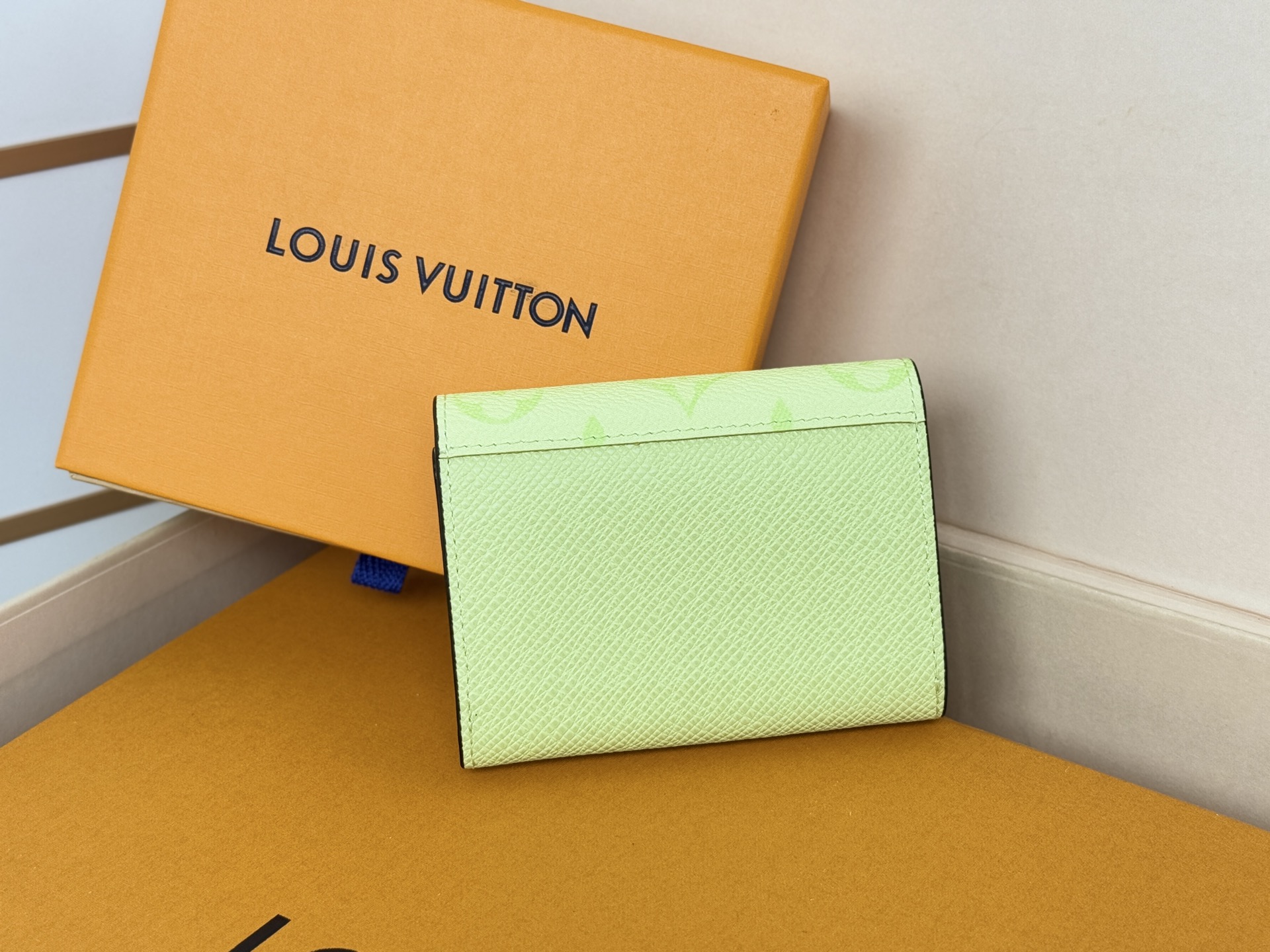 Louis Vuitton M14118 颜色如图