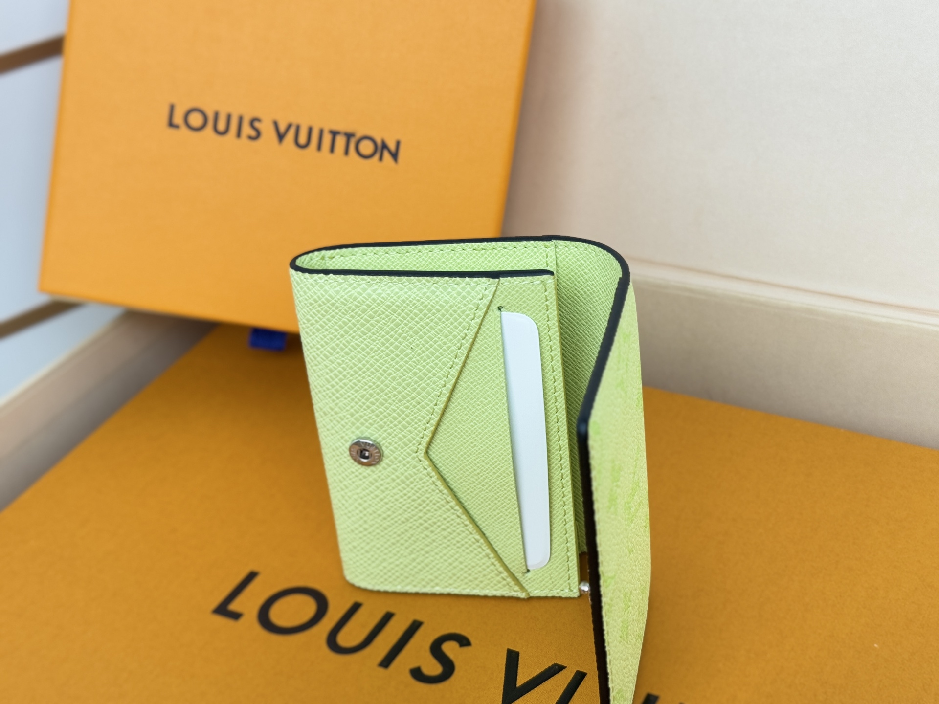 Louis Vuitton M14118 颜色如图