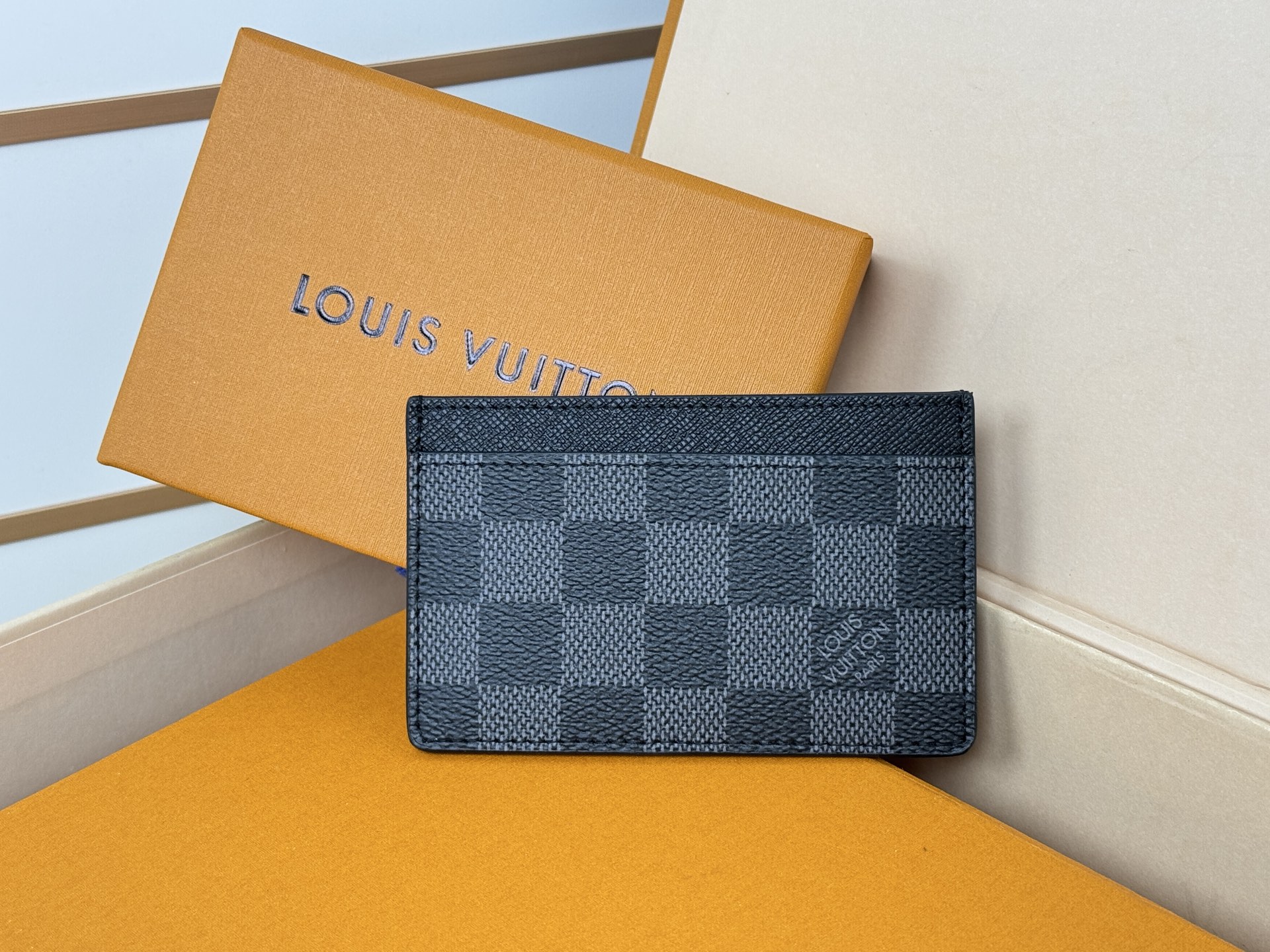 Louis Vuitton M61733 黑格卡片包