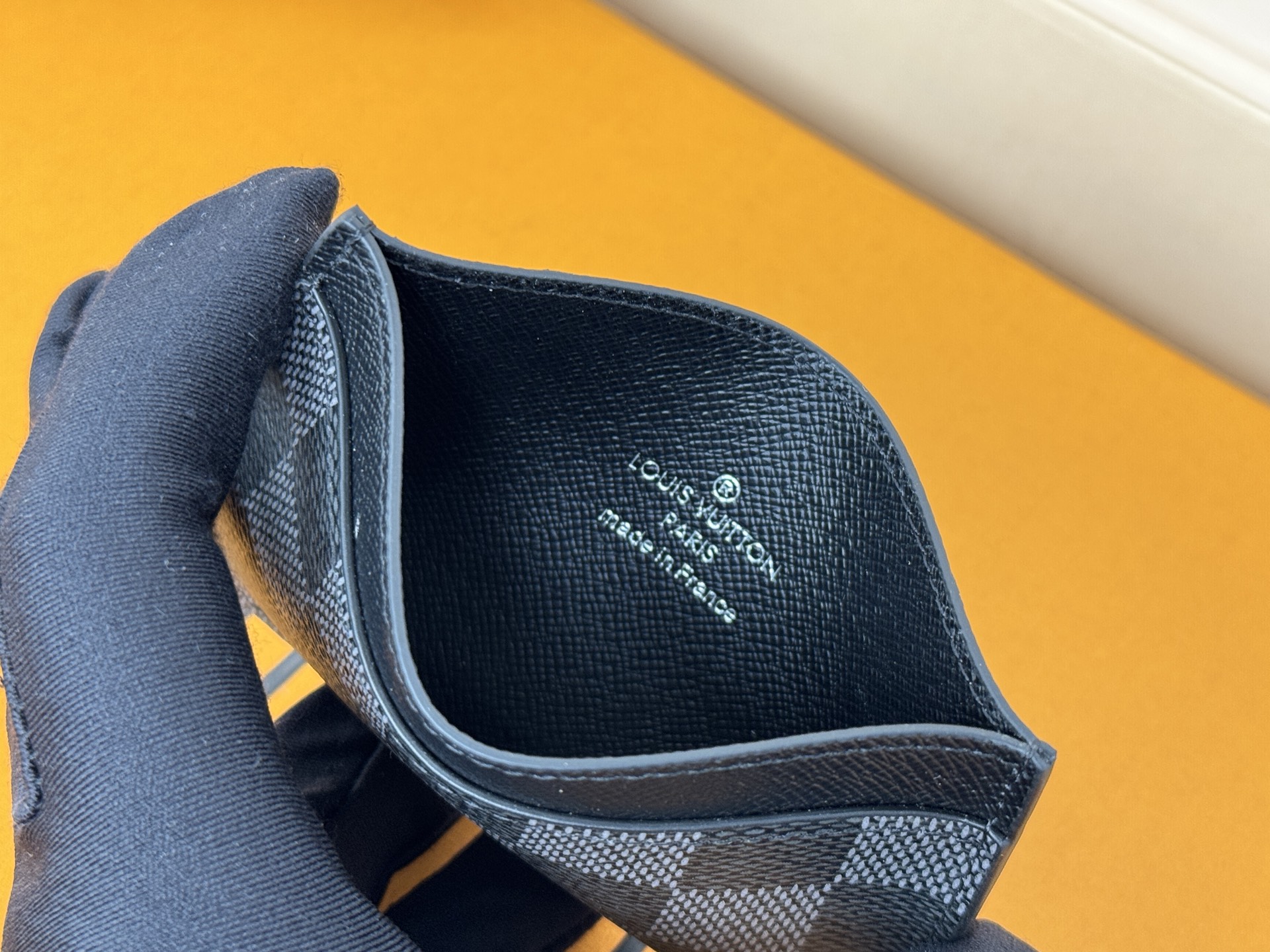 Louis Vuitton M61733 黑格卡片包
