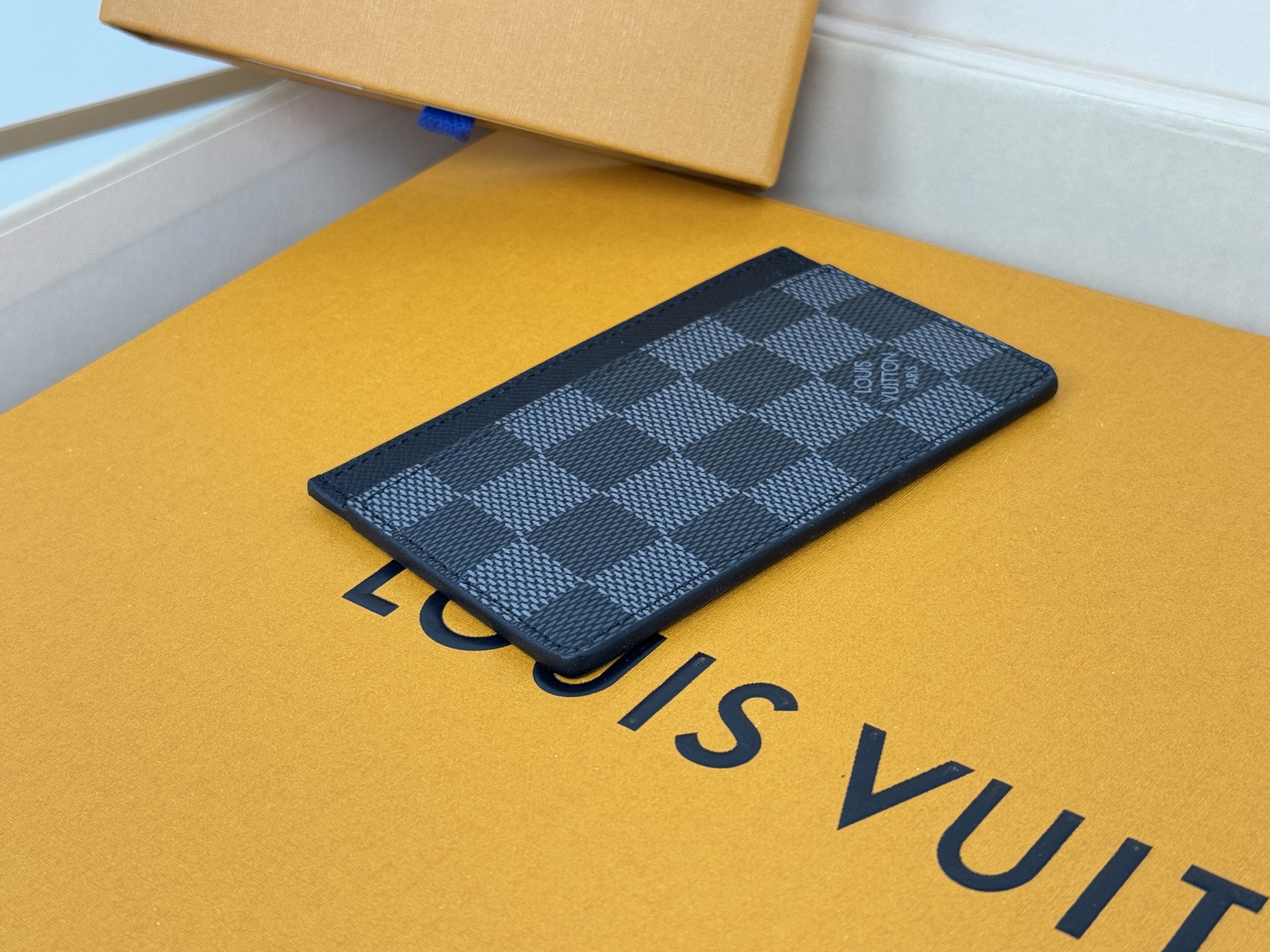 Louis Vuitton M61733 黑格卡片包
