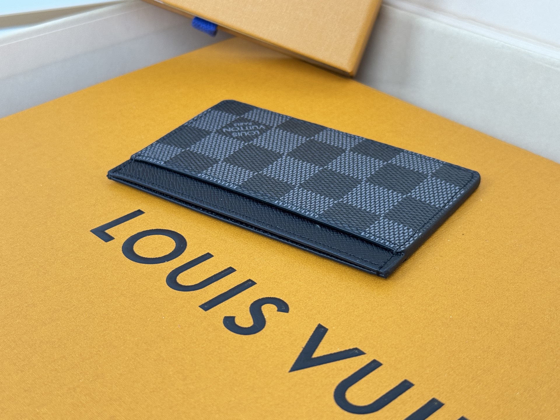 Louis Vuitton M61733 黑格卡片包