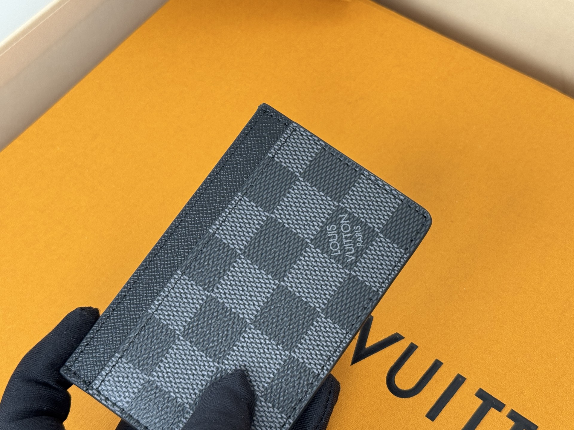 Louis Vuitton M61733 黑格卡片包