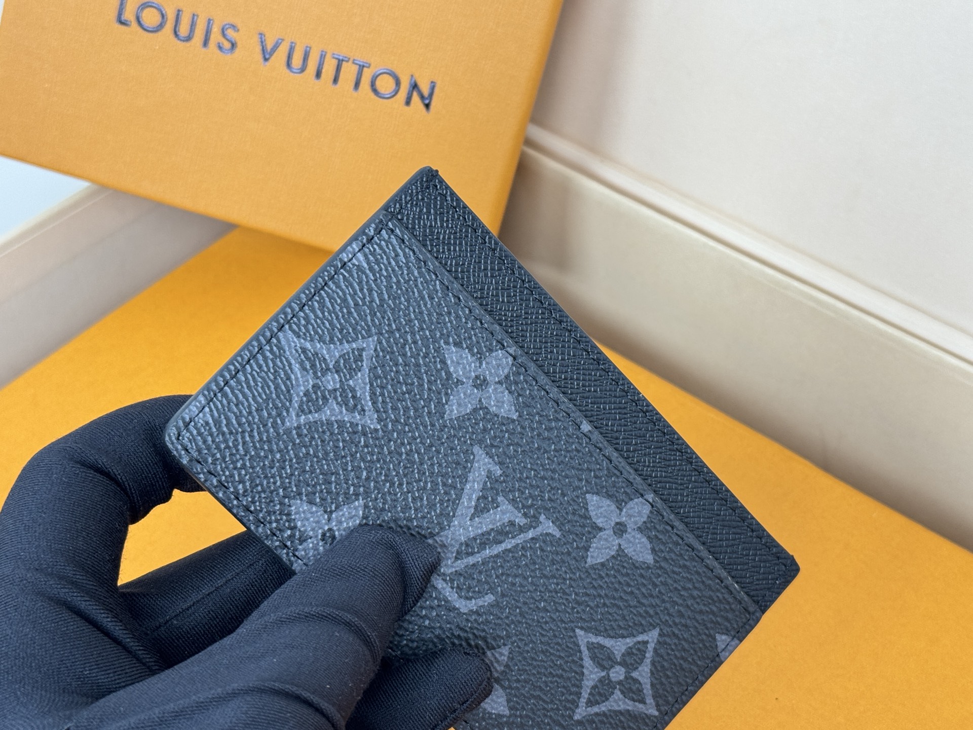 Louis Vuitton M61733 黑花卡片包