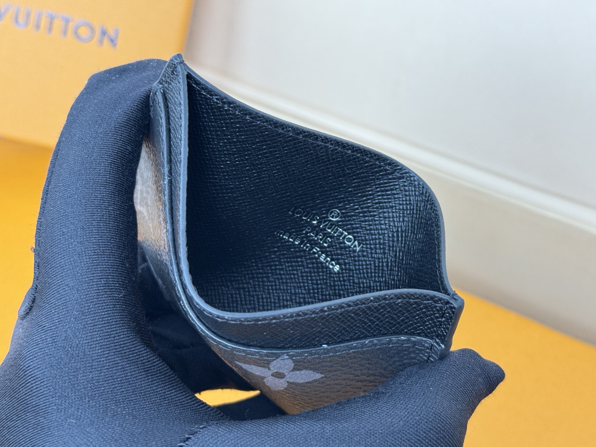 Louis Vuitton M61733 黑花卡片包