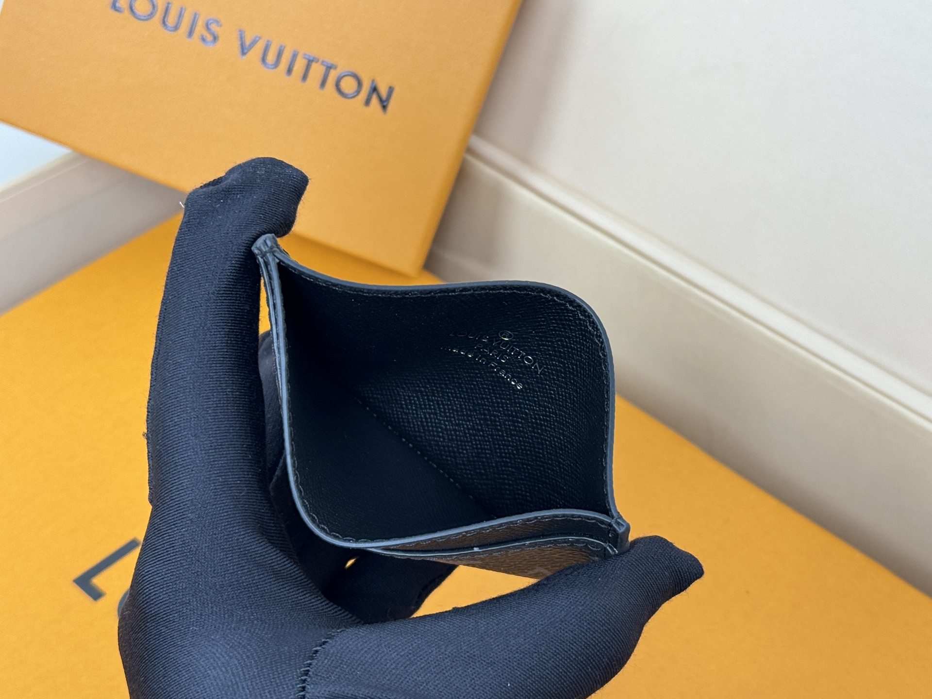 Louis Vuitton M61733 黑花卡片包