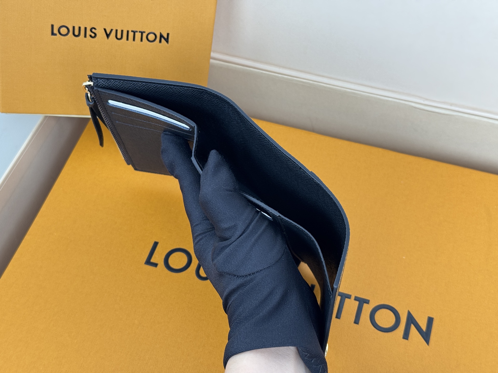 Louis Vuitton M81557独家 本款 Victorine