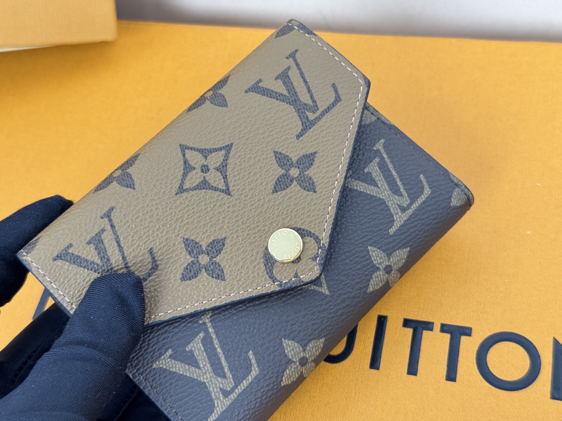 Louis Vuitton M81557独家 本款 Victorine