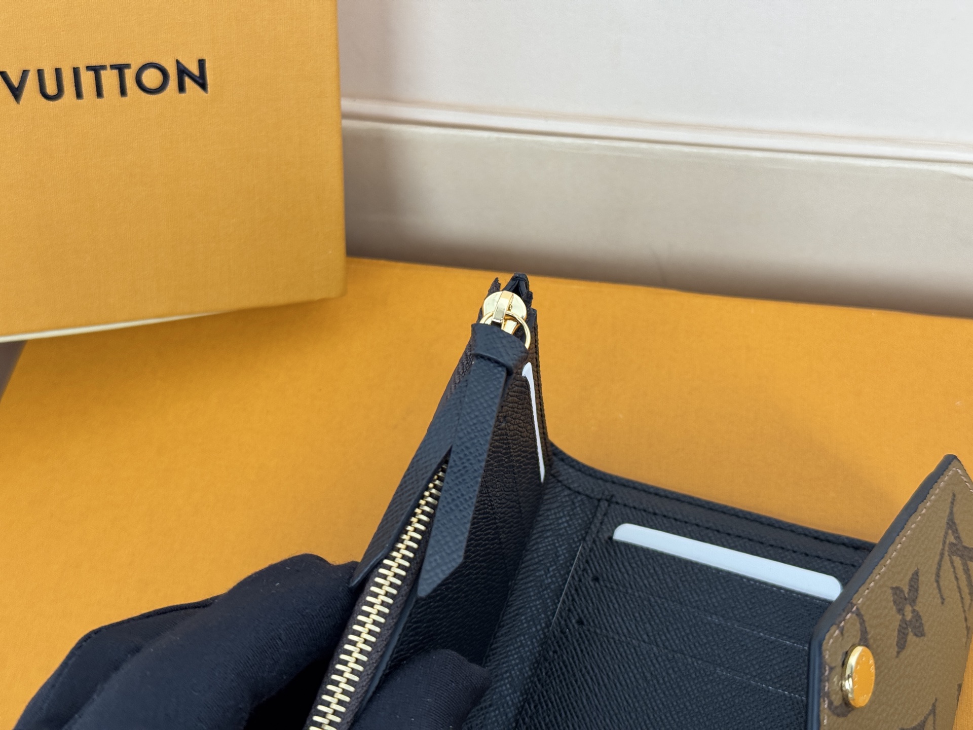 Louis Vuitton M81557独家 本款 Victorine