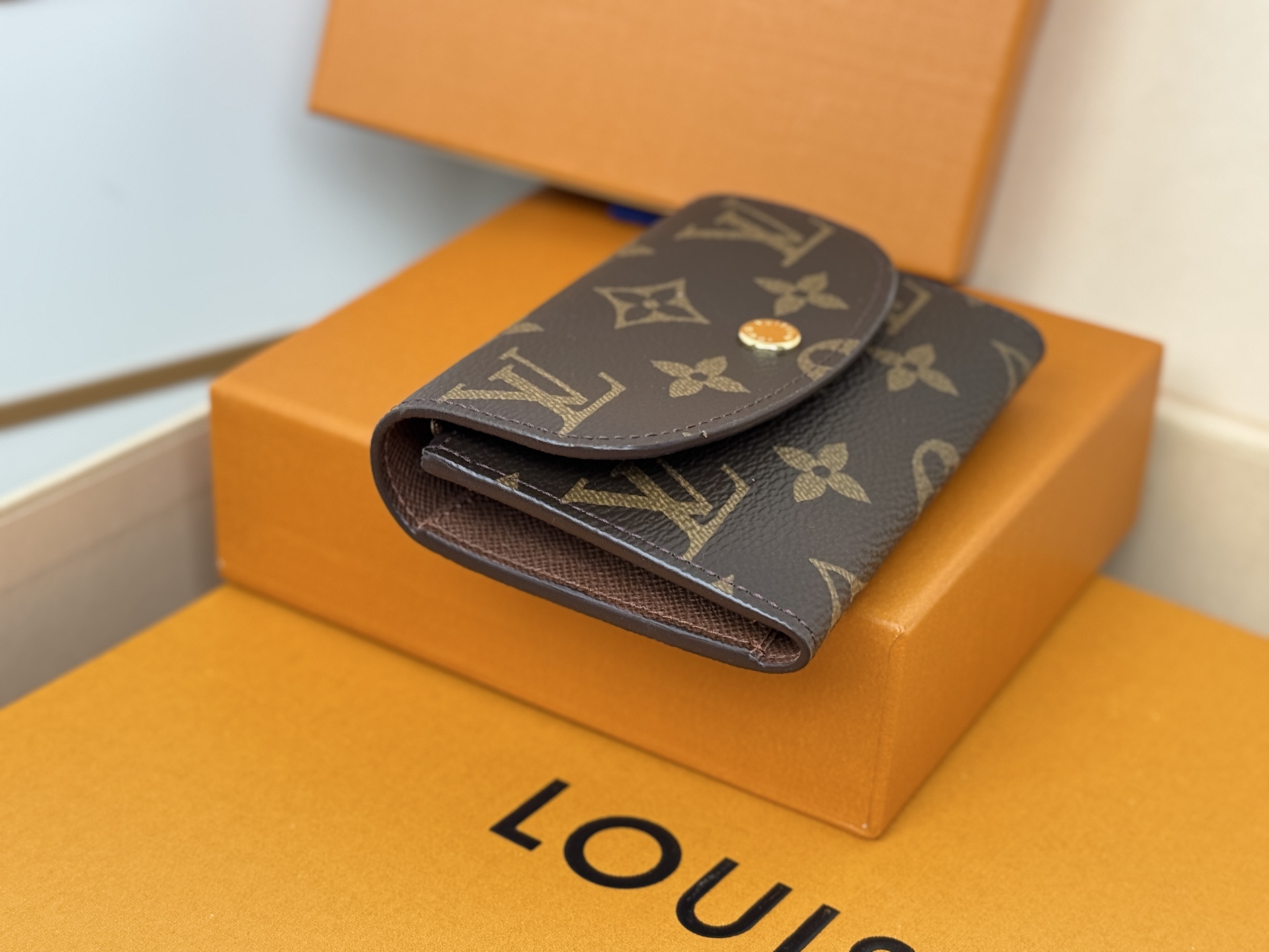 Louis Vuitton M41939老花/金扣 小巧玲珑却极为实用 此款多彩信封式零钱包是现代女性都市生活中的完美伴侣