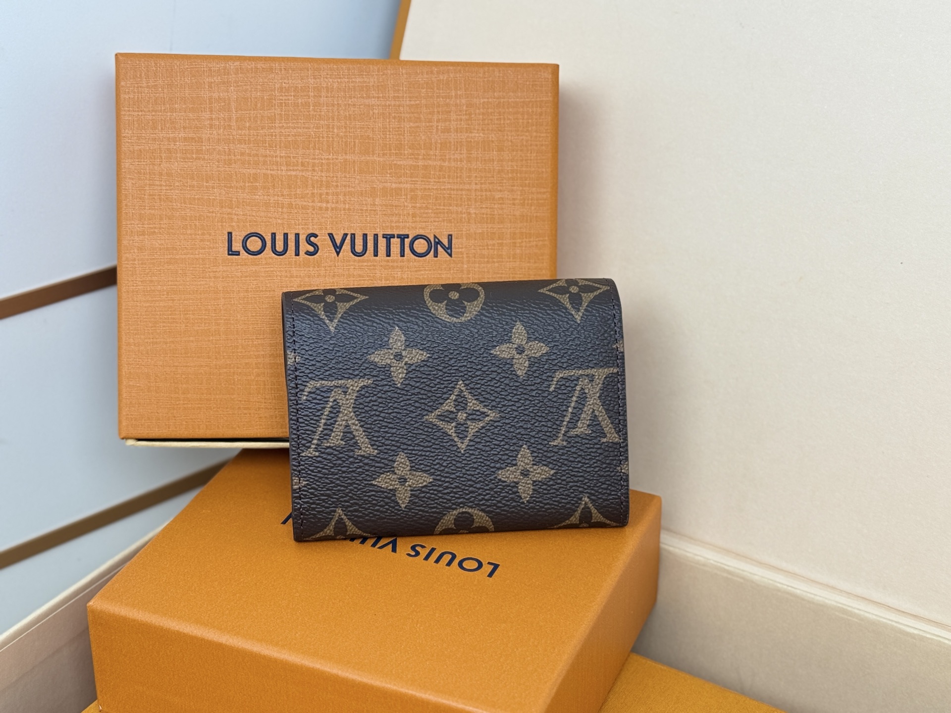 Louis Vuitton M41939老花/金扣 小巧玲珑却极为实用 此款多彩信封式零钱包是现代女性都市生活中的完美伴侣