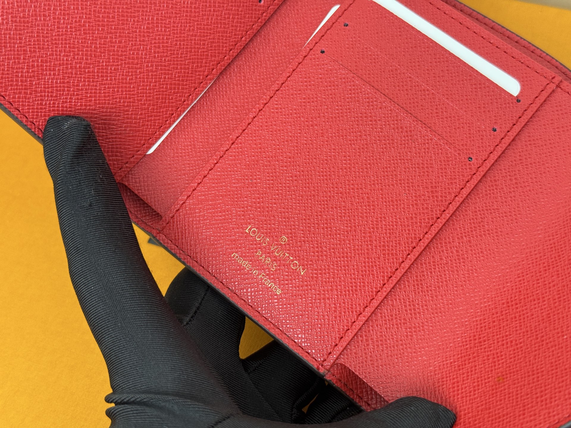 Louis Vuitton 独家背景 M41938 大红 金扣 尺寸: 12 x 9 5 x 2