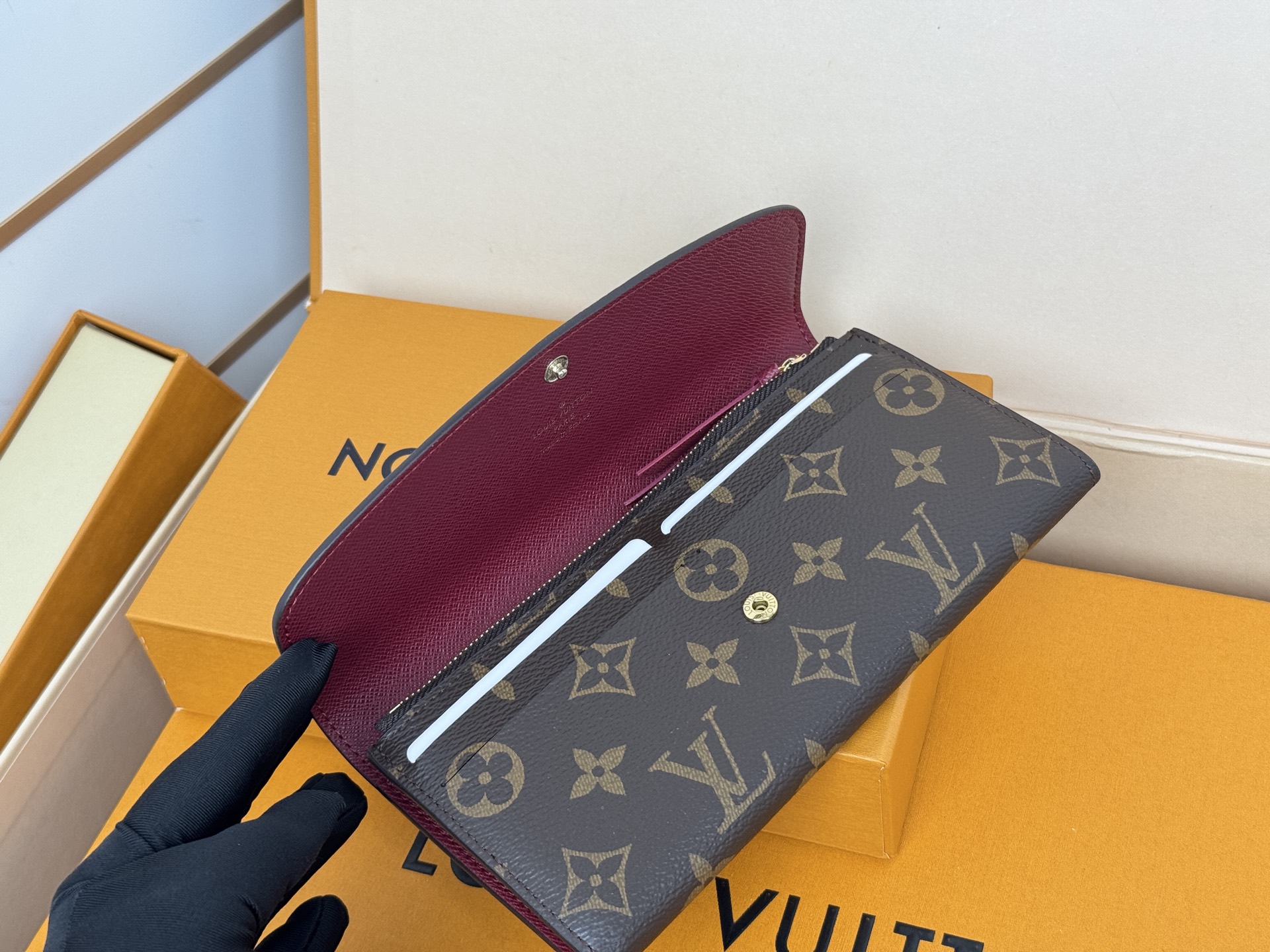 Louis Vuitton M60697 紫红 扣子 豆豆包