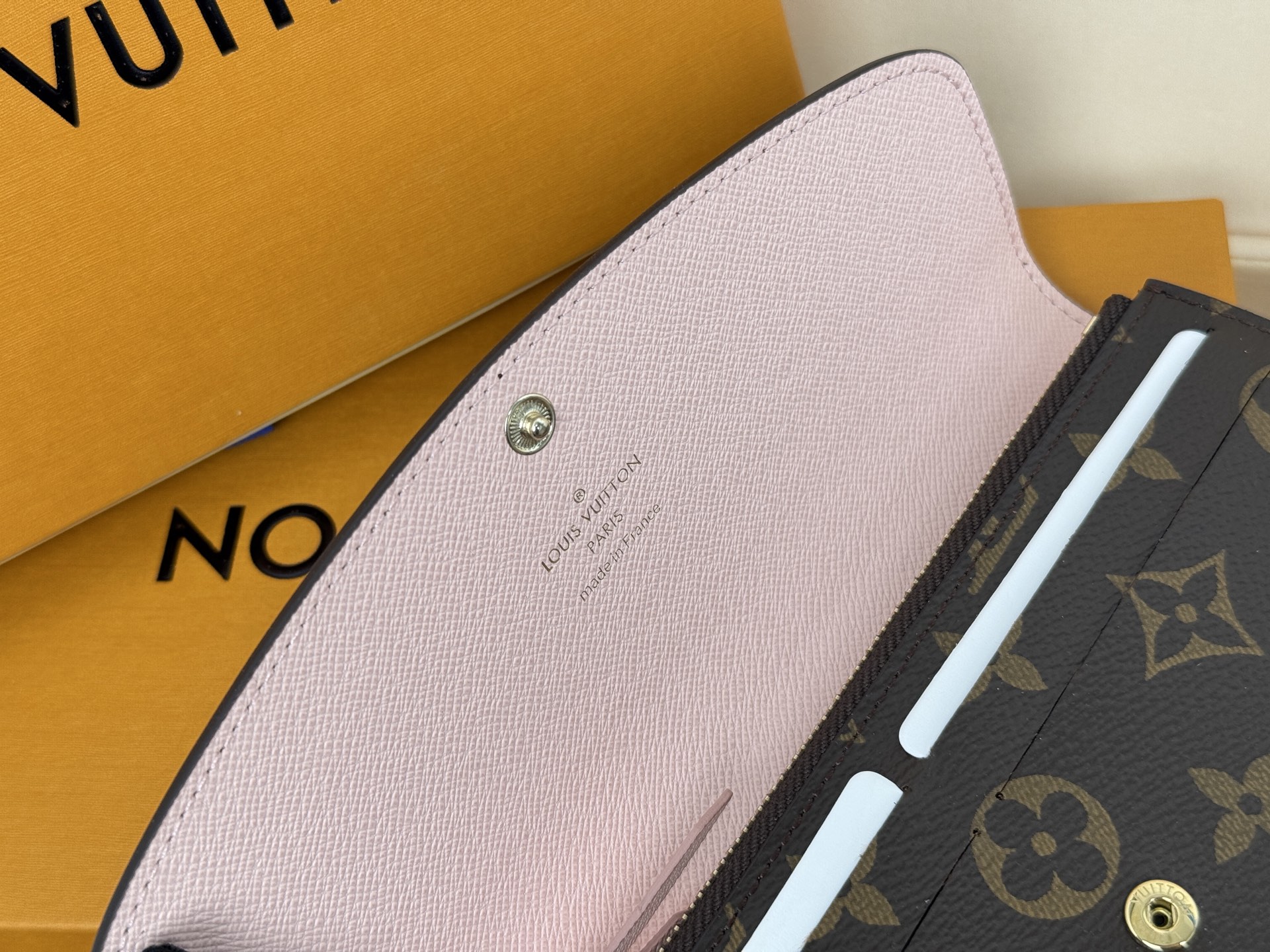 Louis Vuitton M60697 粉色 扣子 豆豆包